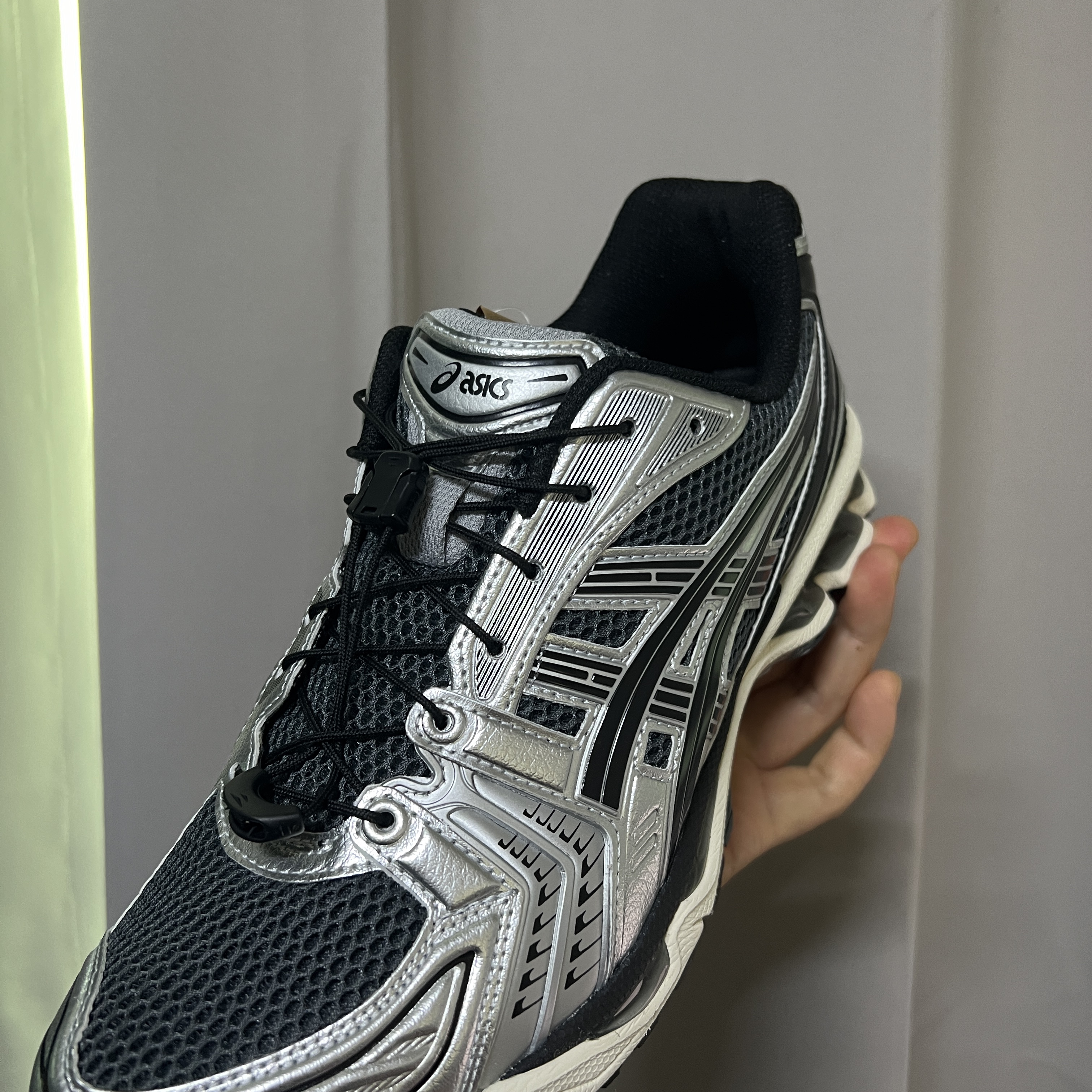 Asics Unlimited Gel-Kayano 14 Carrier Grey Black 착용 스타일 - 2