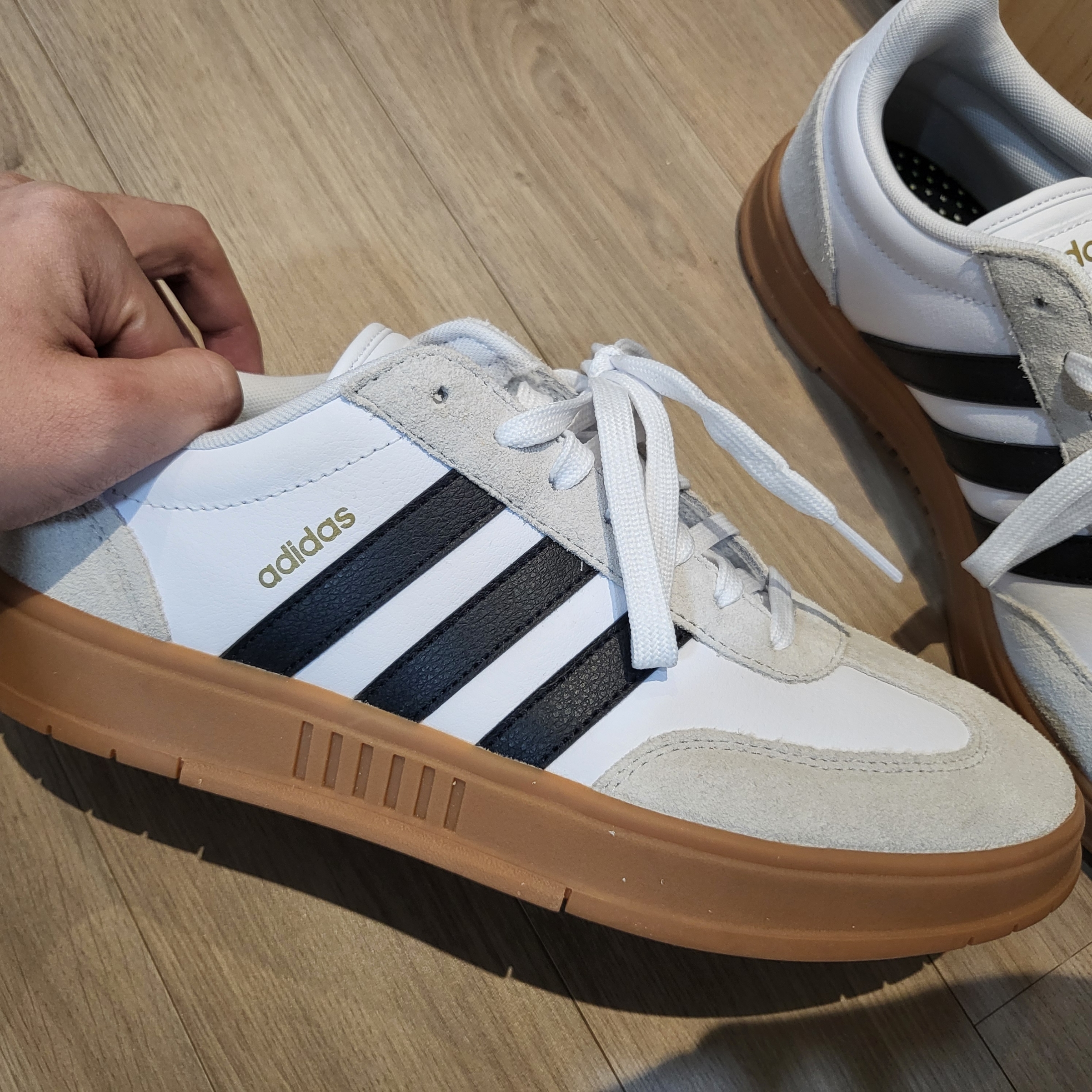 Adidas Gradas White Core Black 착용 스타일