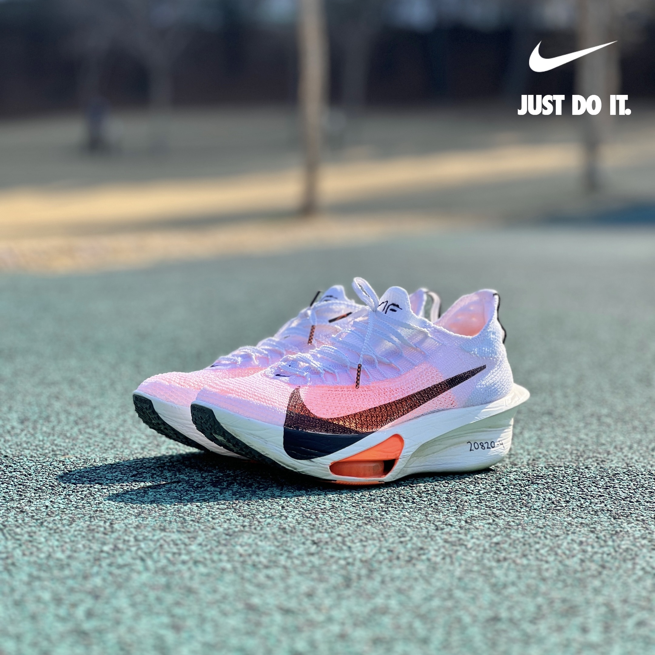 Nike Air Zoom Alphafly Next% 3 Proto White Total Orange 착용 스타일