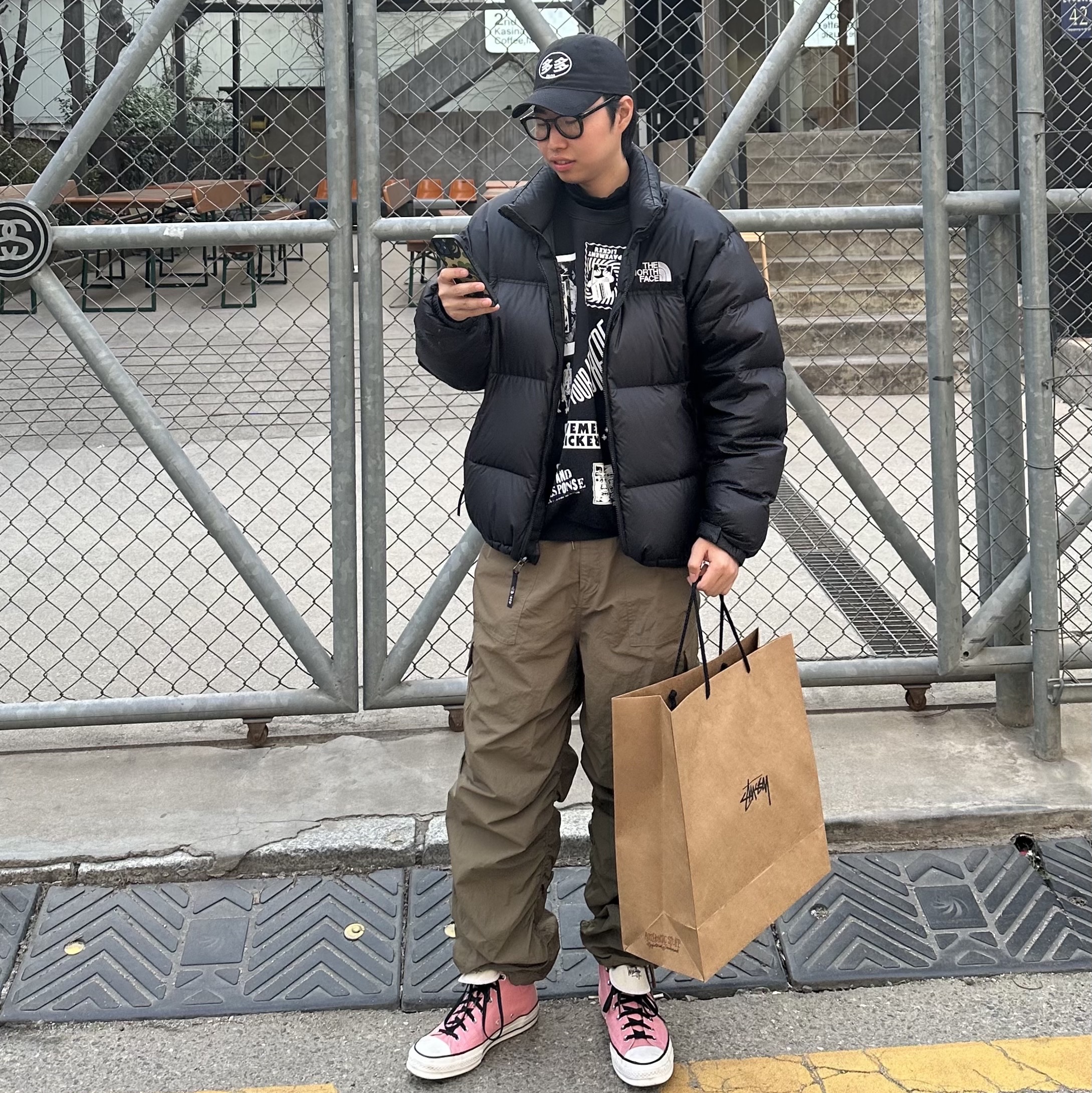Converse x Stussy Chuck 70 High Plumeria, The North Face 1996 Eco Nuptse Jacket Black 착용 스타일