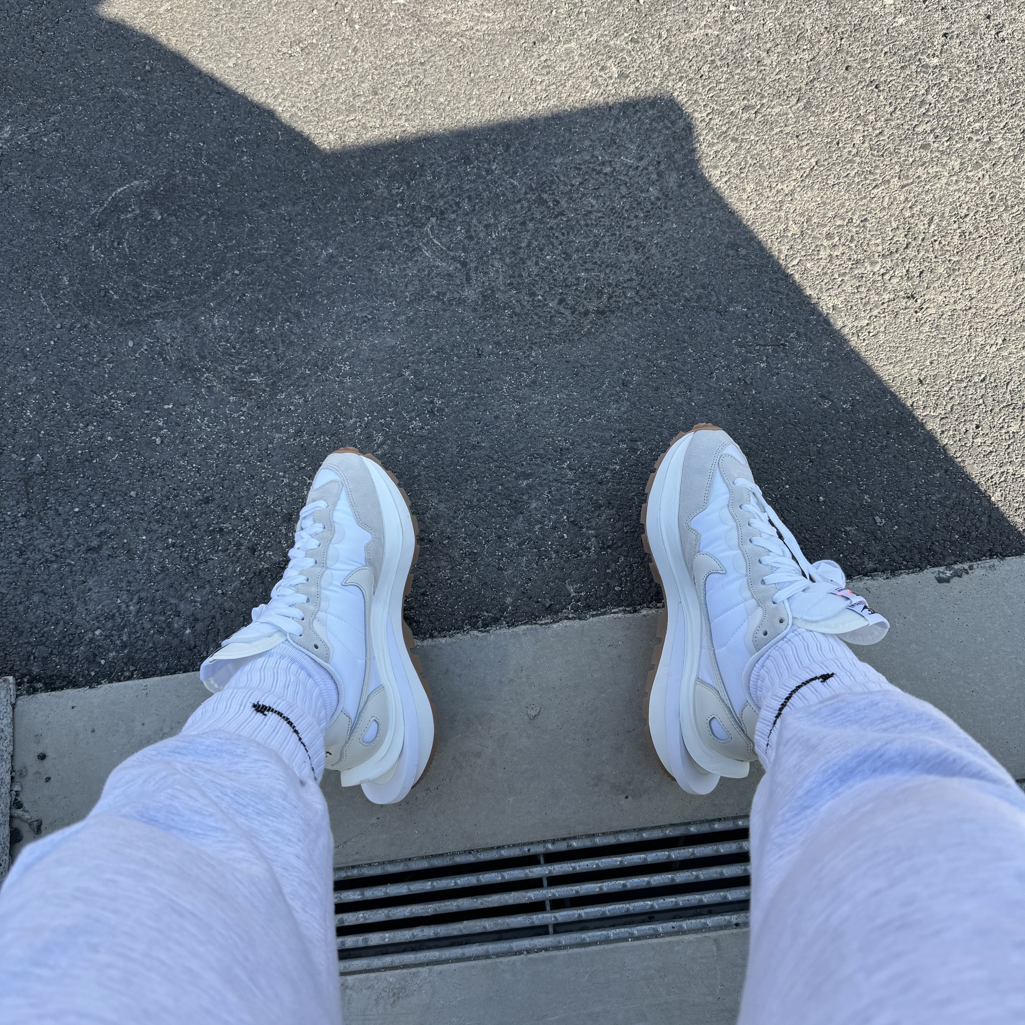 Nike x Sacai VaporWaffle White and Gum 착용 스타일