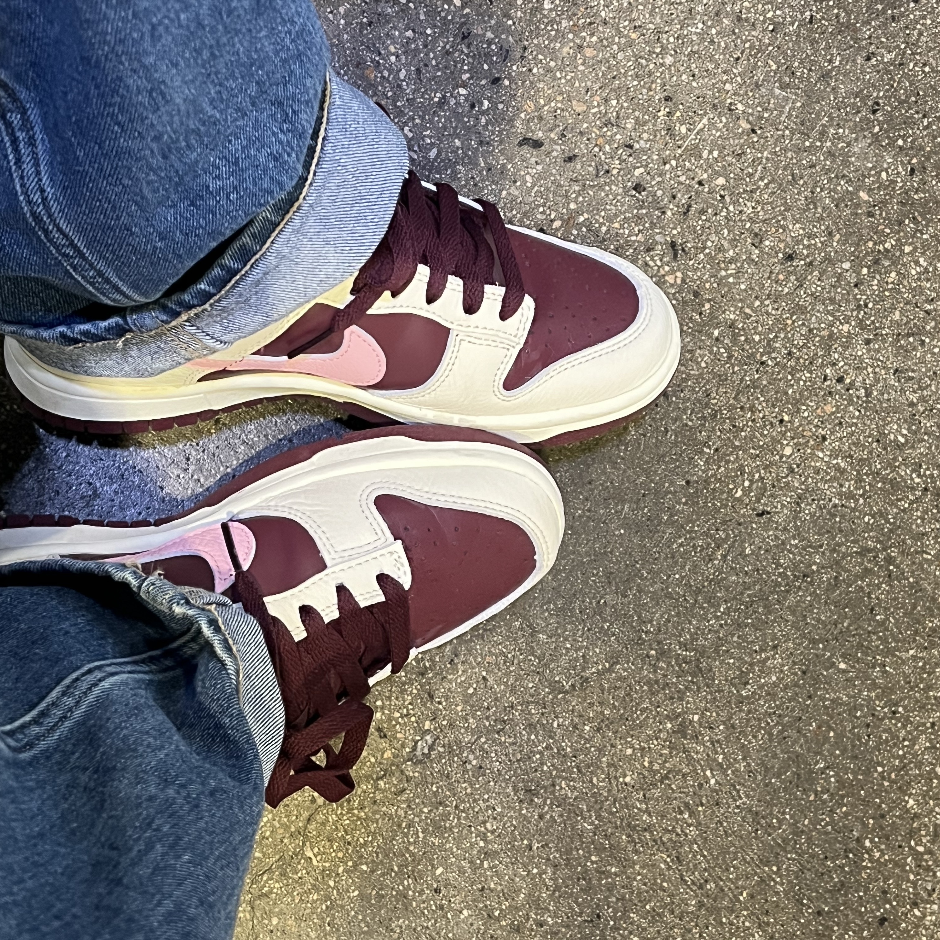 NIke Dunk Low Retro Night Maroon and Medium Soft Pink 착용 스타일