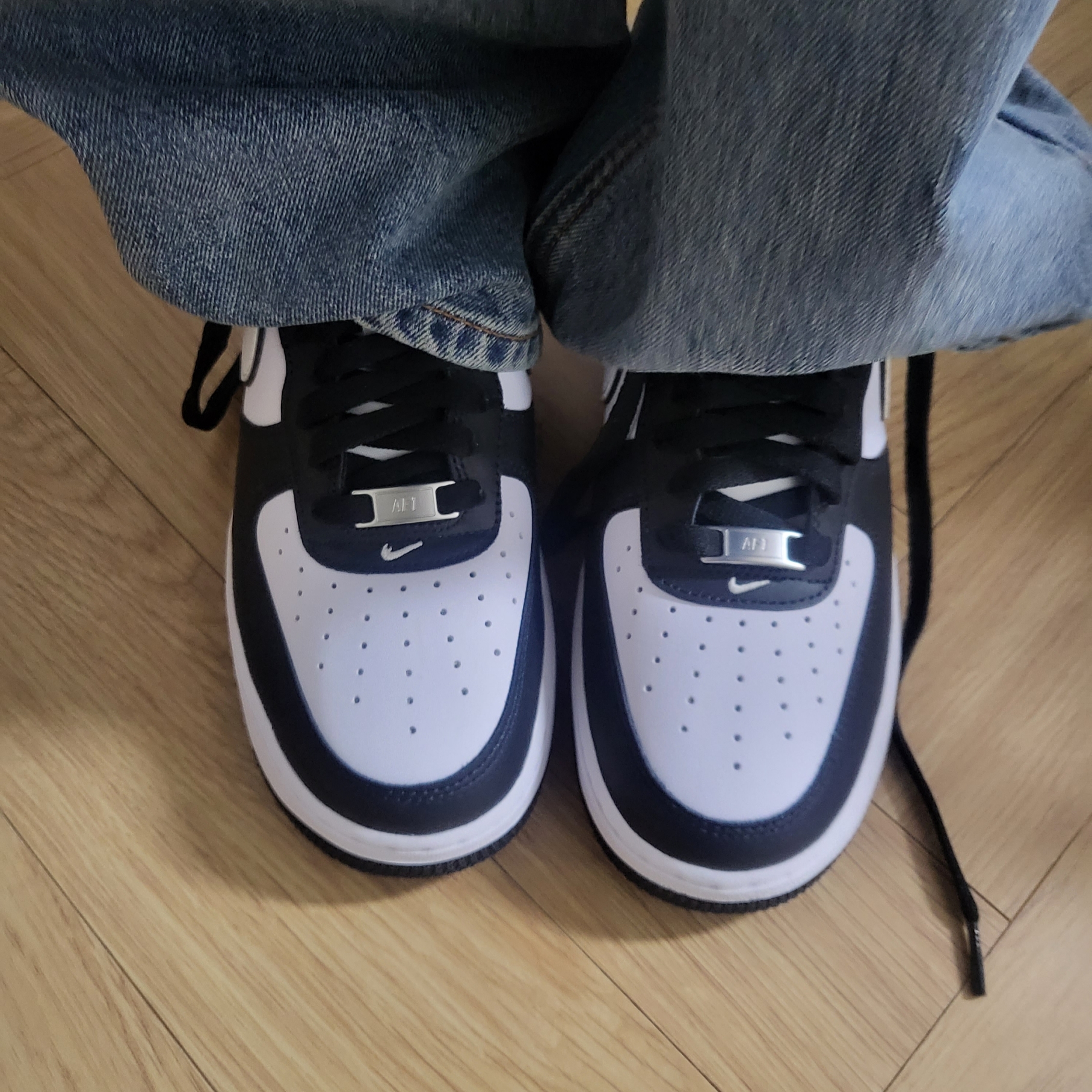 Nike Air Force 1 '07 Black White 착용 스타일 - 1