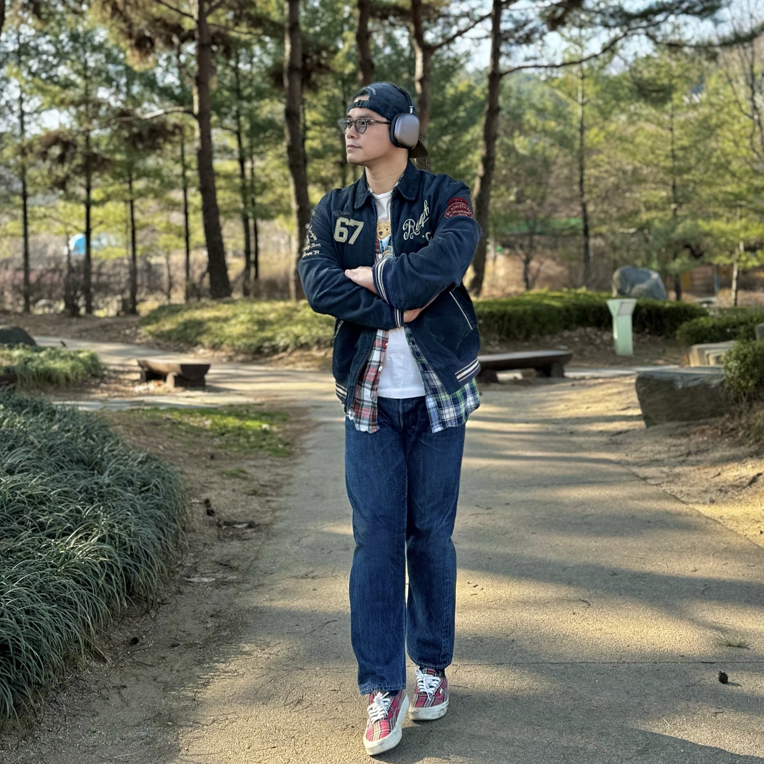 Apple AirPods Max Lightning Space Gray (Korean Ver.), Vans Authentic 44 DX Anaheim Factory OG Plaid Red 착용 스타일 - 2