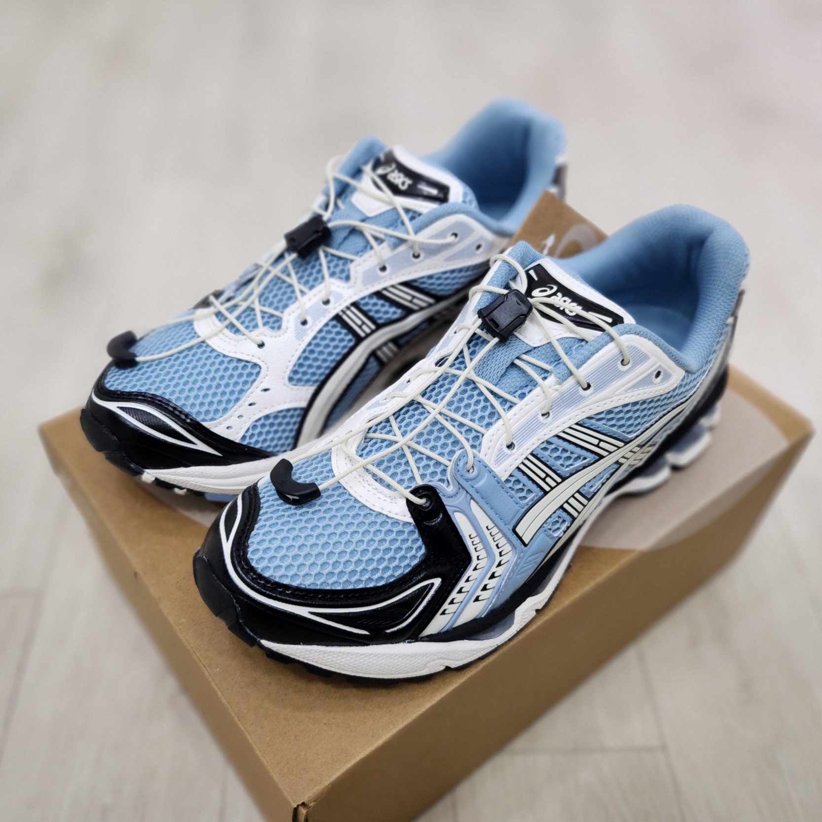 Asics Unlimited Gel-Kayano 14 Mist Cream 착용 스타일 - 2