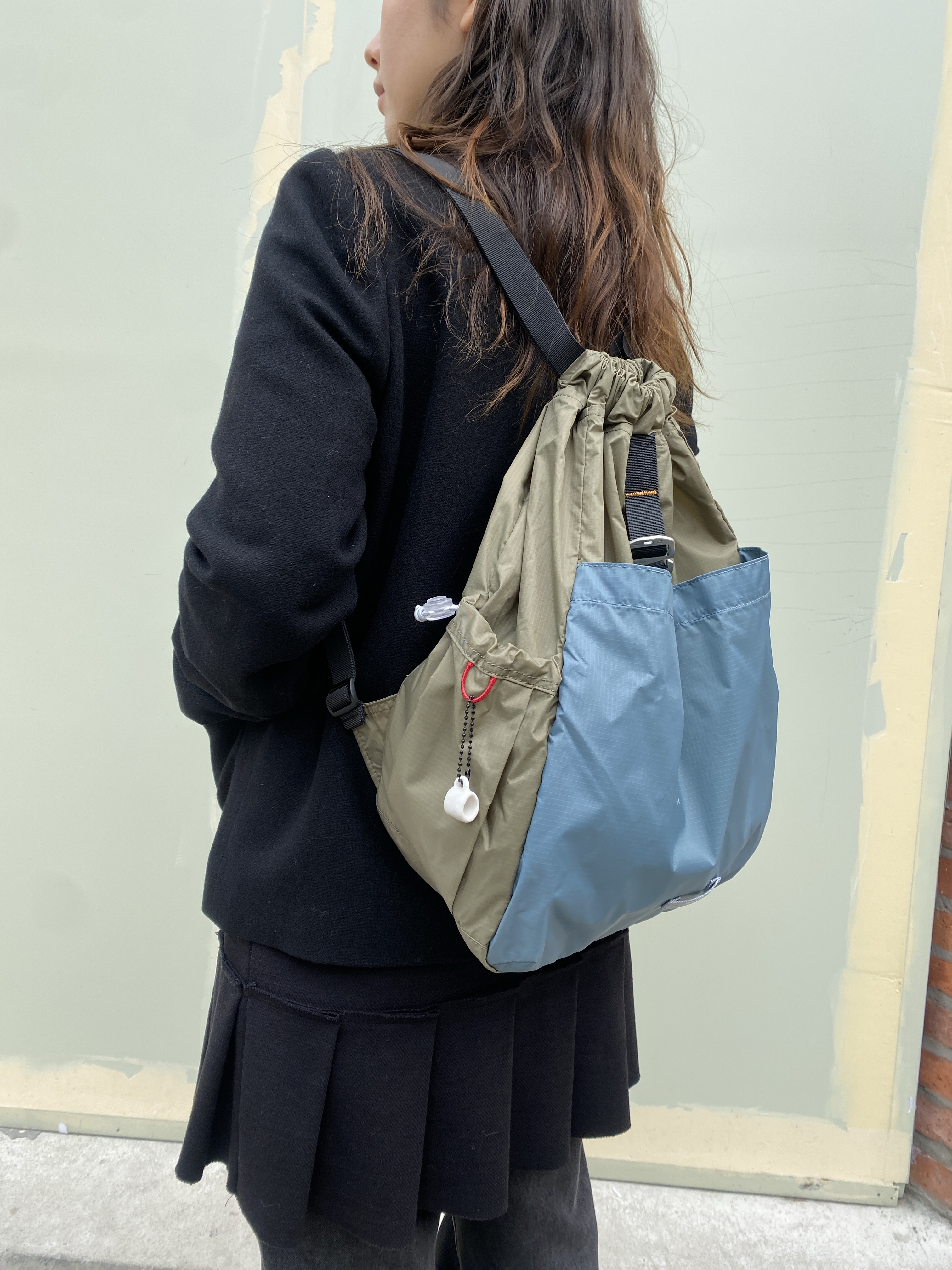 RAWROW Travel String Backpack Mini 720 Olive & Sage Blue, RAWROW Travel String Shoulder Bag S 720 Olive 착용 스타일 - 1