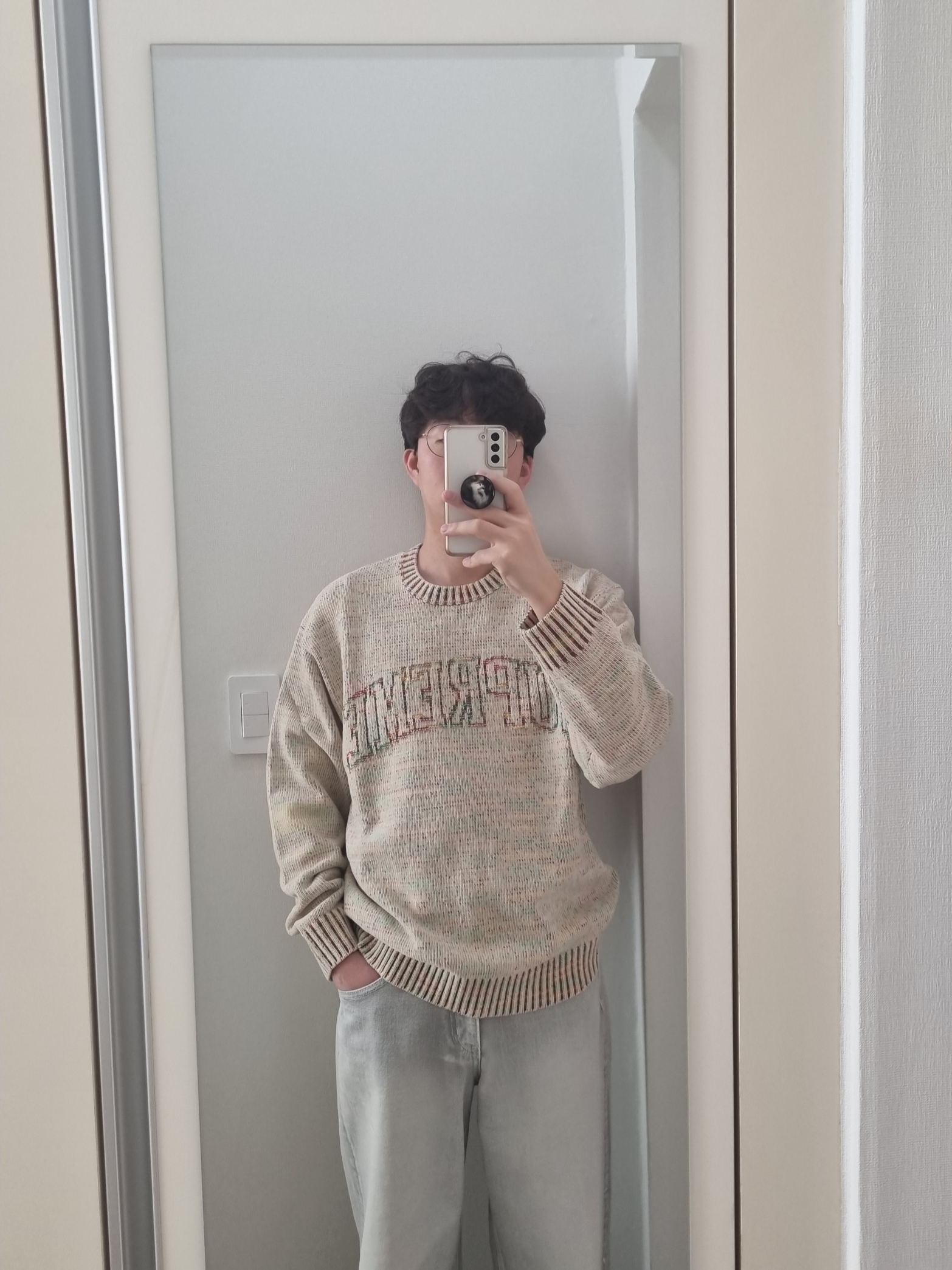 Supreme Contrast Arc Sweater White - 24SS 착용 스타일 - 2