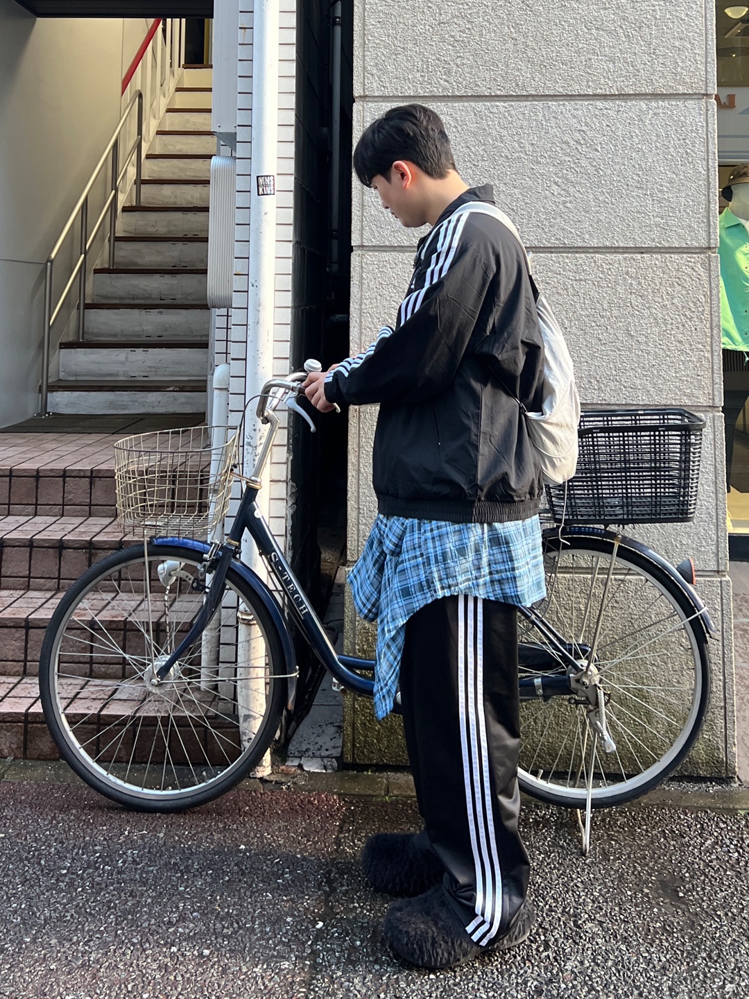 Adidas German Beckenbauer Track Top Off White - KR Sizing, (W) Adidas Originals Adicolor Classics Firebird Track Jacket Black - KR Sizing 착용 스타일 - 4
