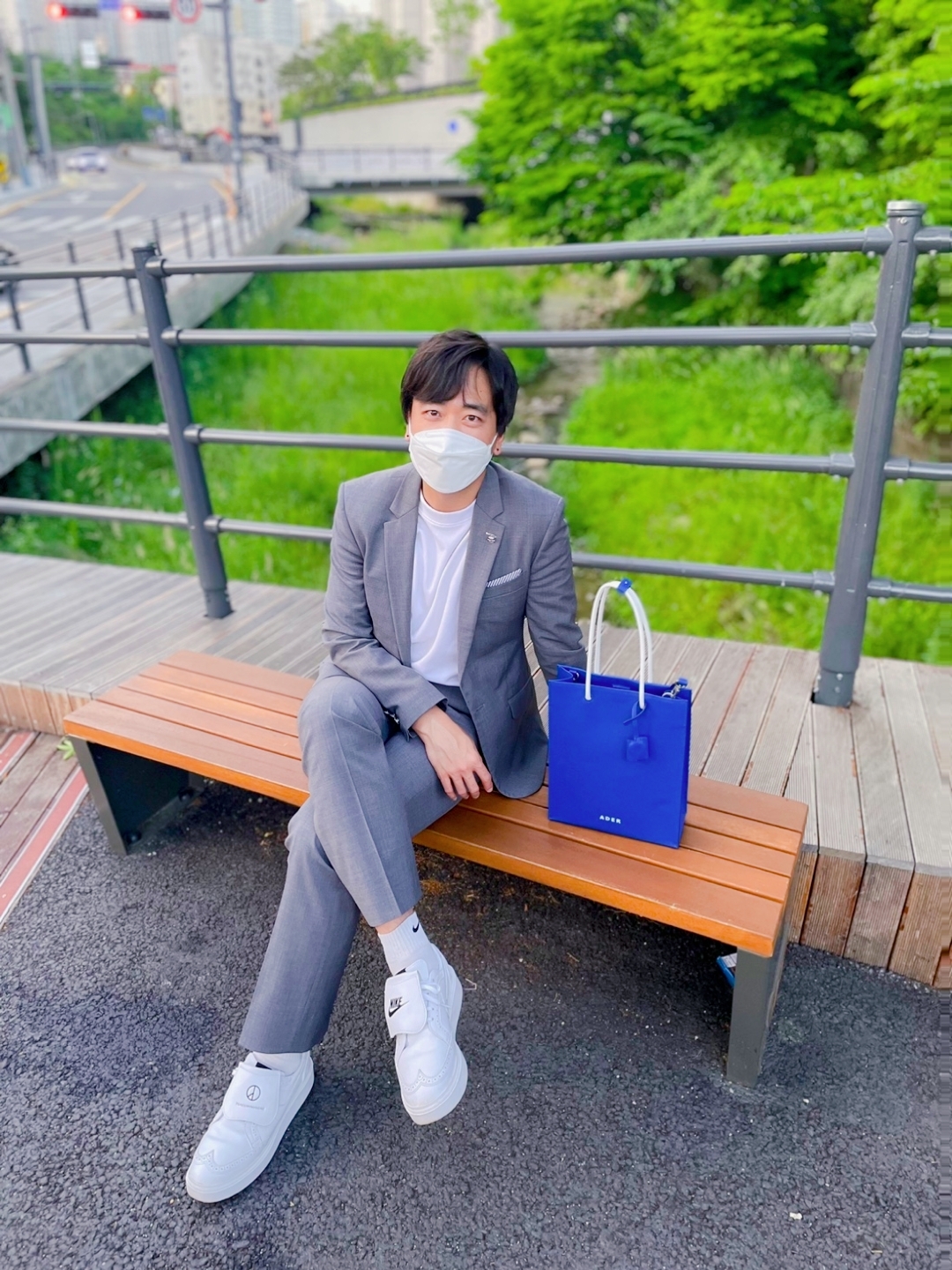 Nike x Peaceminusone Kwondo1 White, Ader Error Shopper Bag Blue 착용 스타일 - 2