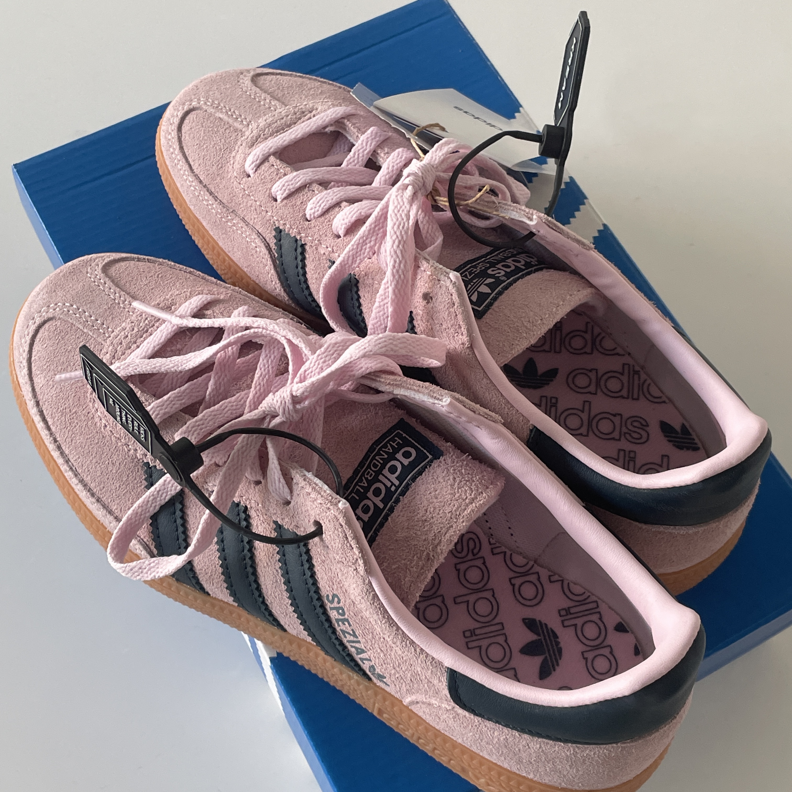 (W) Adidas Spezial Handball Clear Pink 착용 스타일 - 1