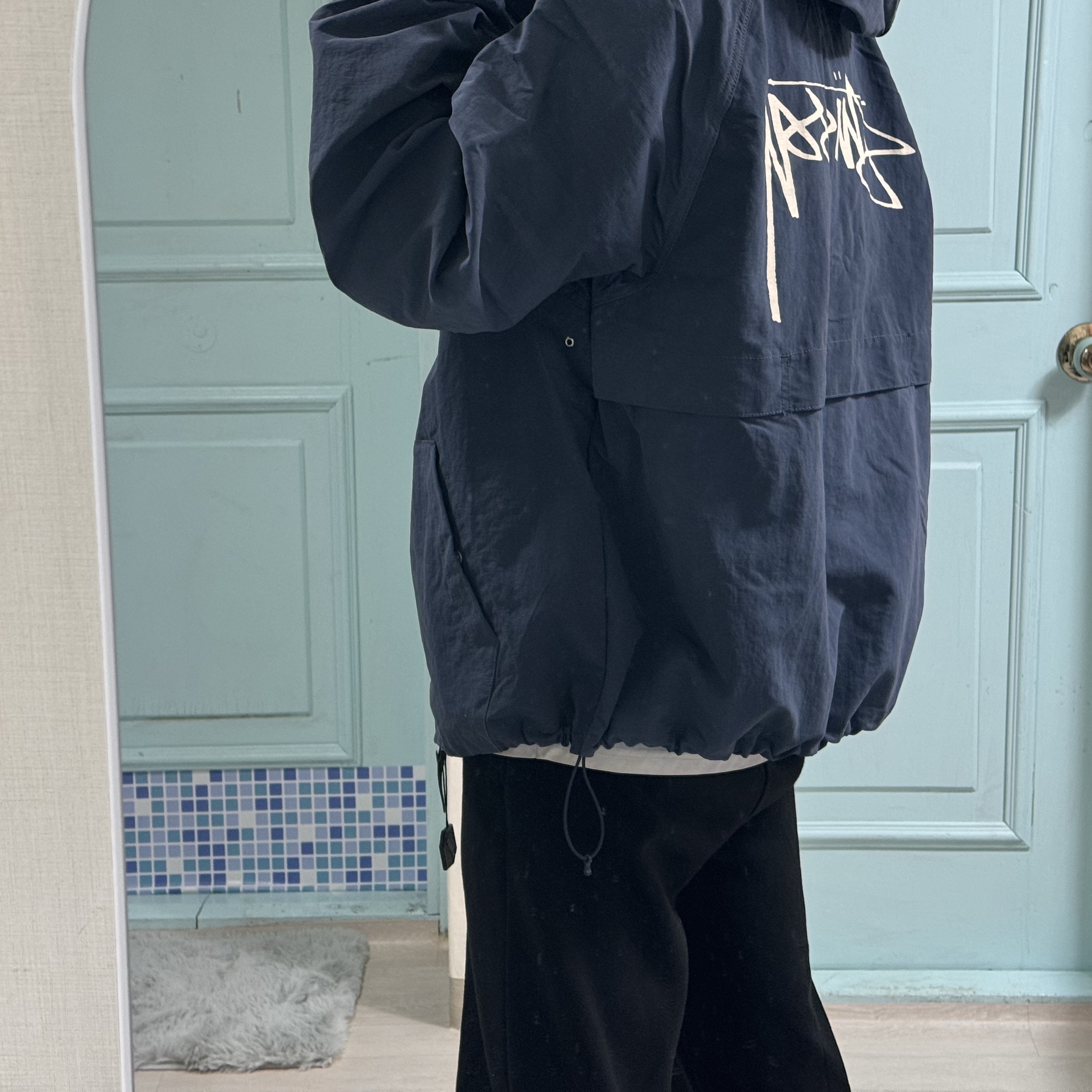 Stussy Wave Dye Beach Shell Jacket Navy 착용 스타일 - 2