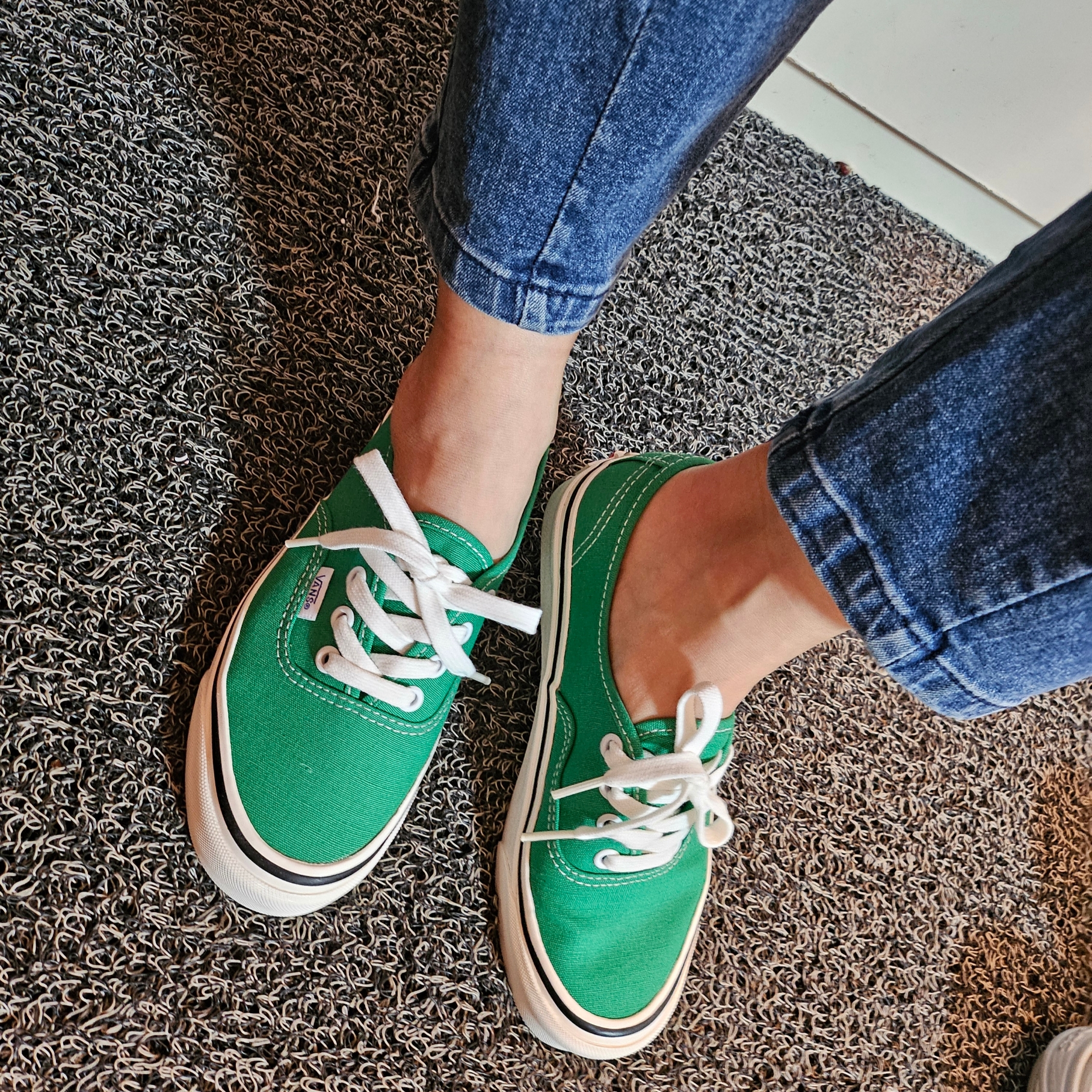 Vans Authentic 44 DX Anaheim Factory Emerald Green 착용 스타일