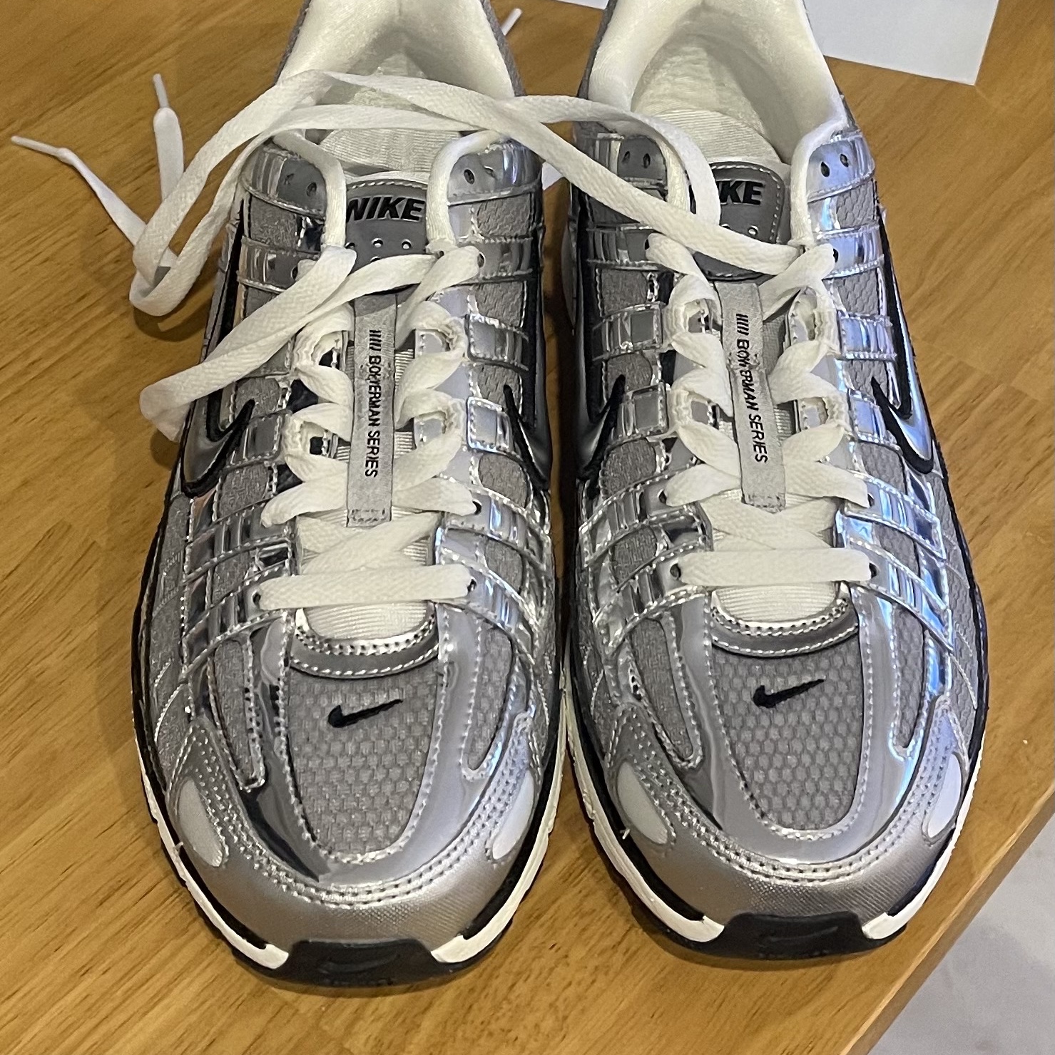 Nike P-6000 Metallic Silver 착용 스타일 - 1