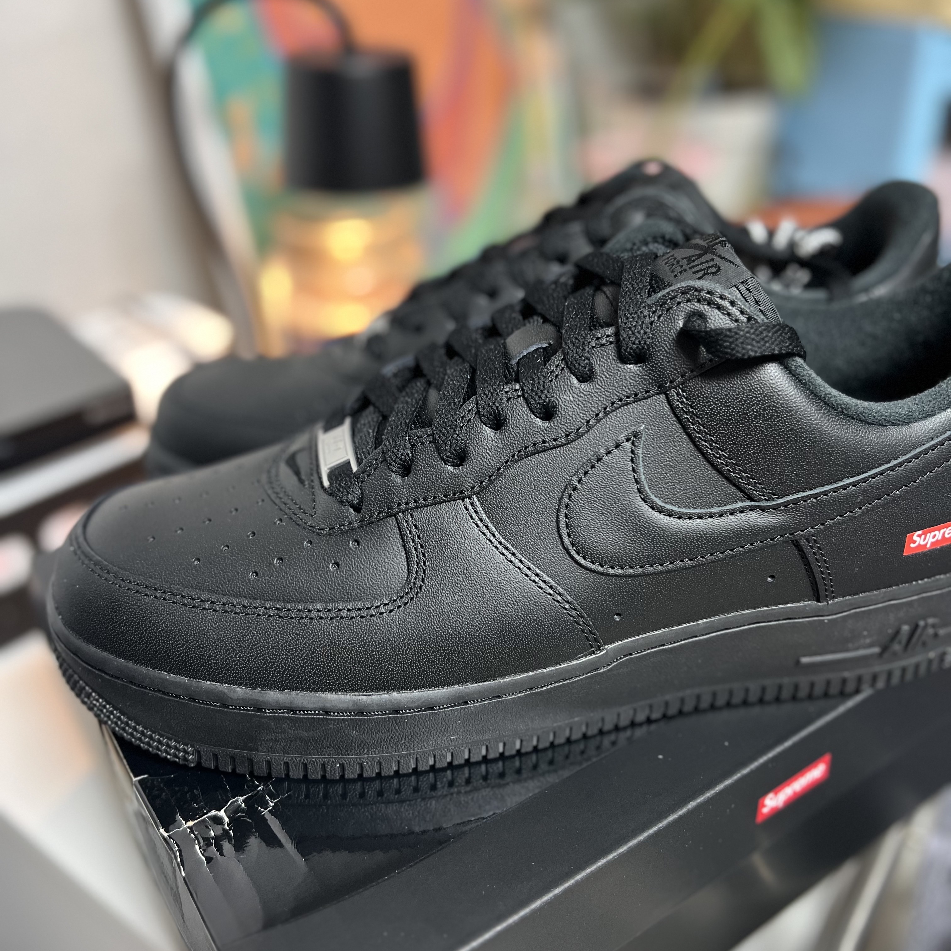 Nike x Supreme Air Force 1 Low Black 착용 스타일 - 2