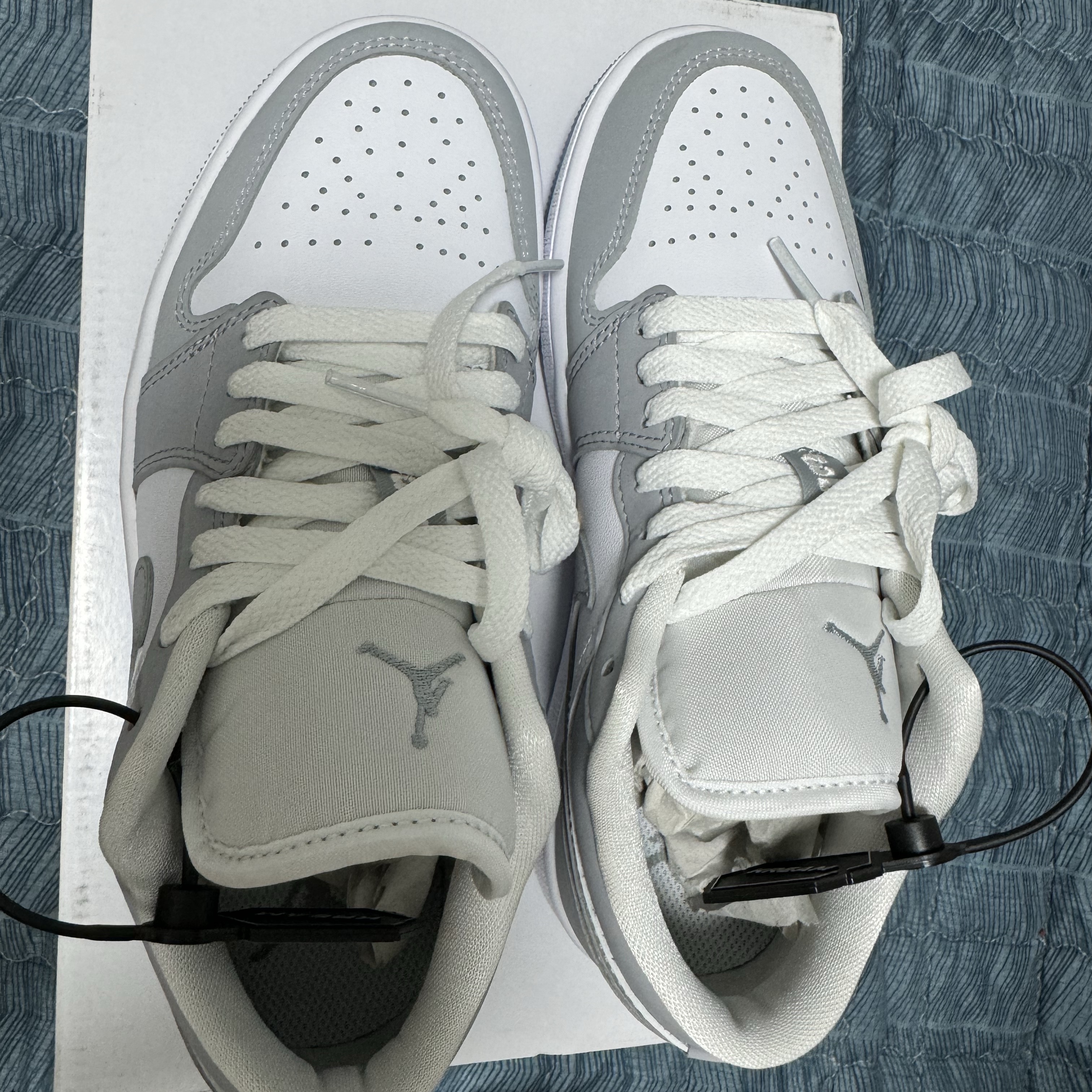 (W) Jordan 1 Low White Wolf Grey 착용 스타일 - 2