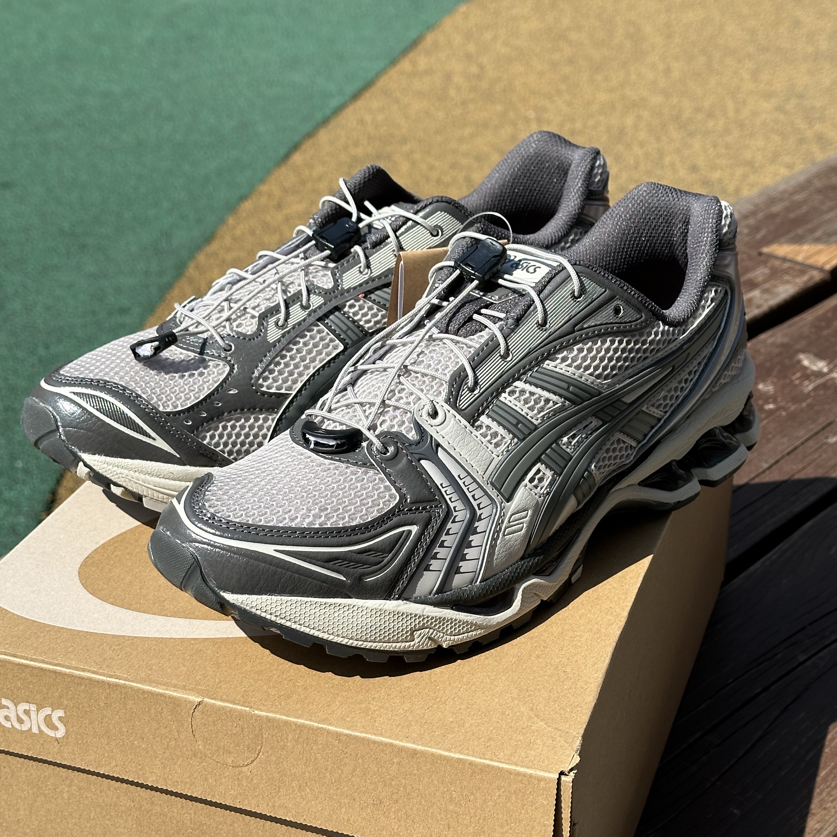 Asics Unlimited Gel-Kayano 14 Oyster Grey Clay Grey 착용 스타일