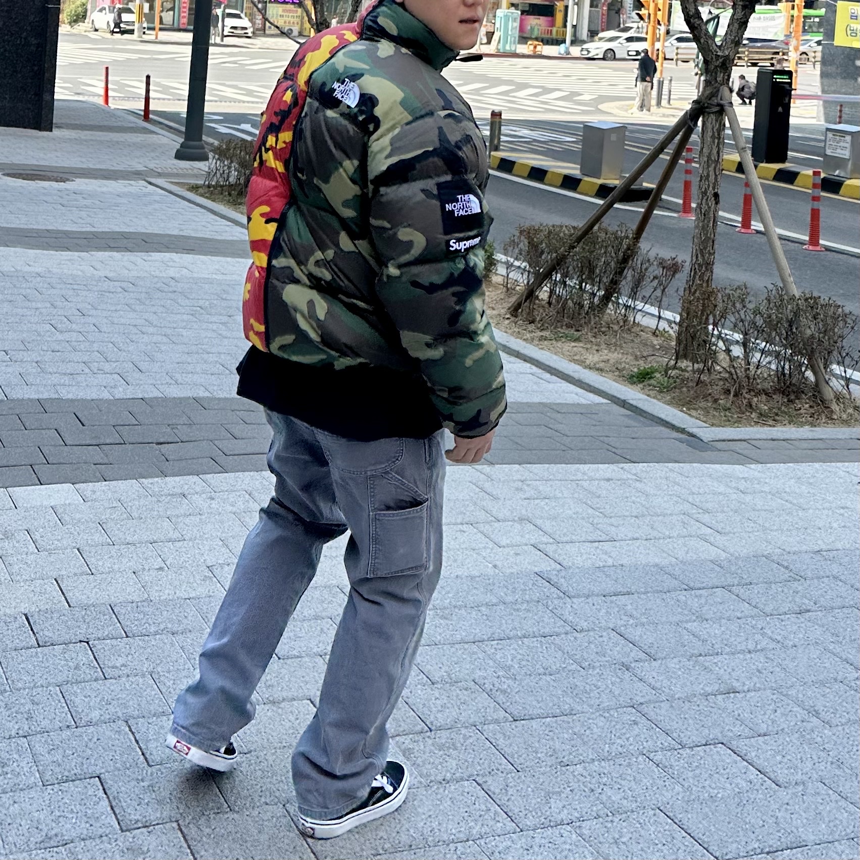 Supreme x The North Face Split Nuptse Jacket Camo - 24SS 착용 스타일 - 3