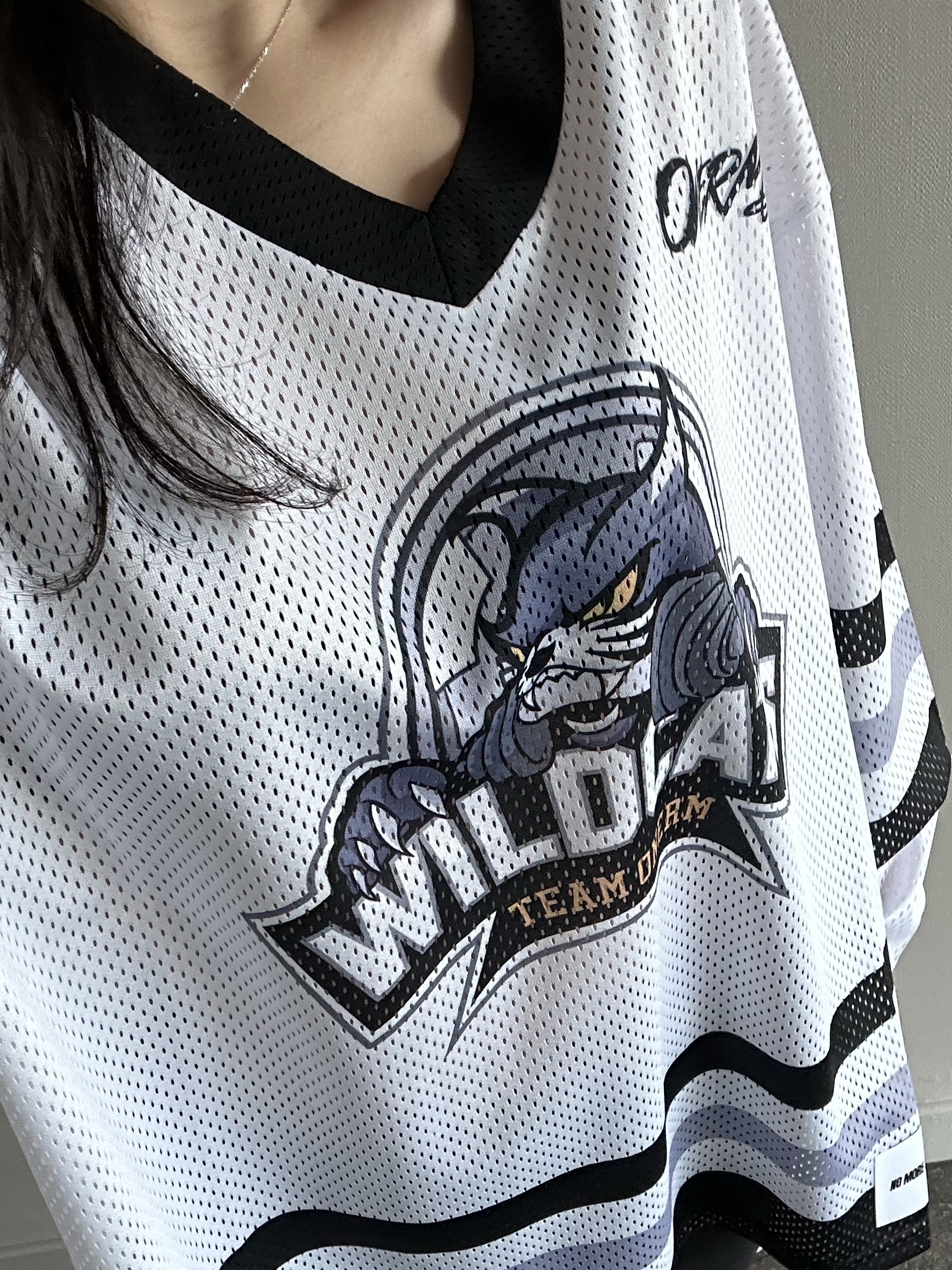 ONERM Wild Cats Ice Hockey Jersey White 착용 스타일 - 5