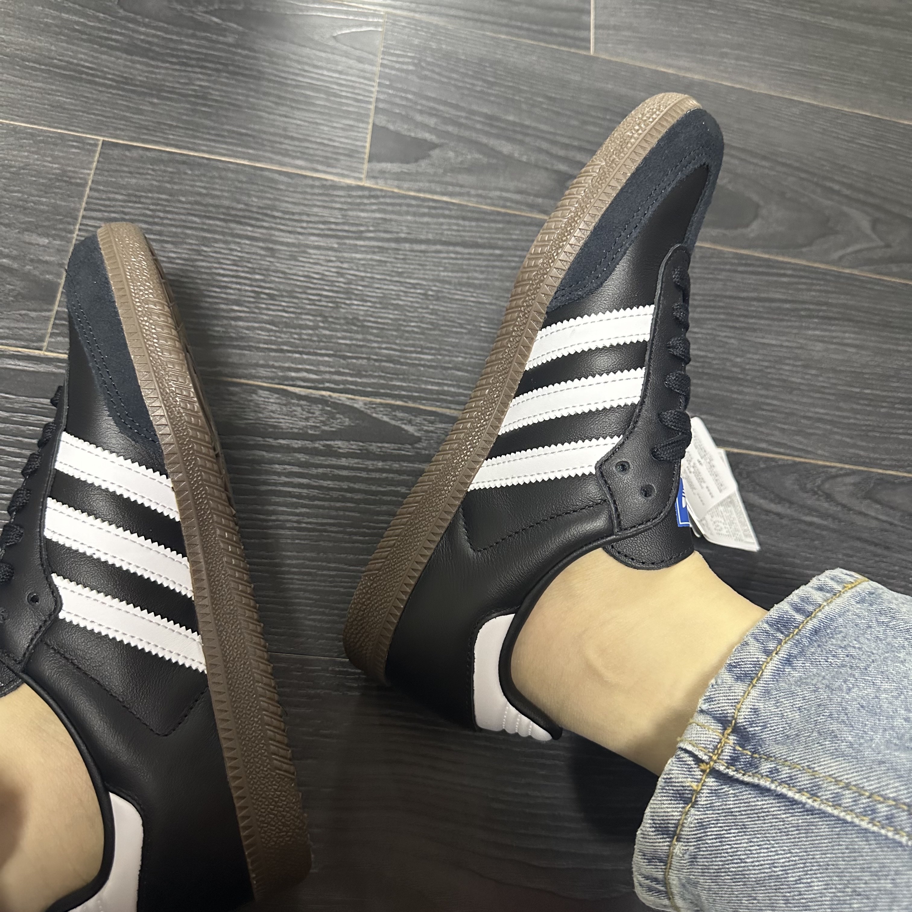 Adidas Samba OG Black White Gum 착용 스타일 - 2
