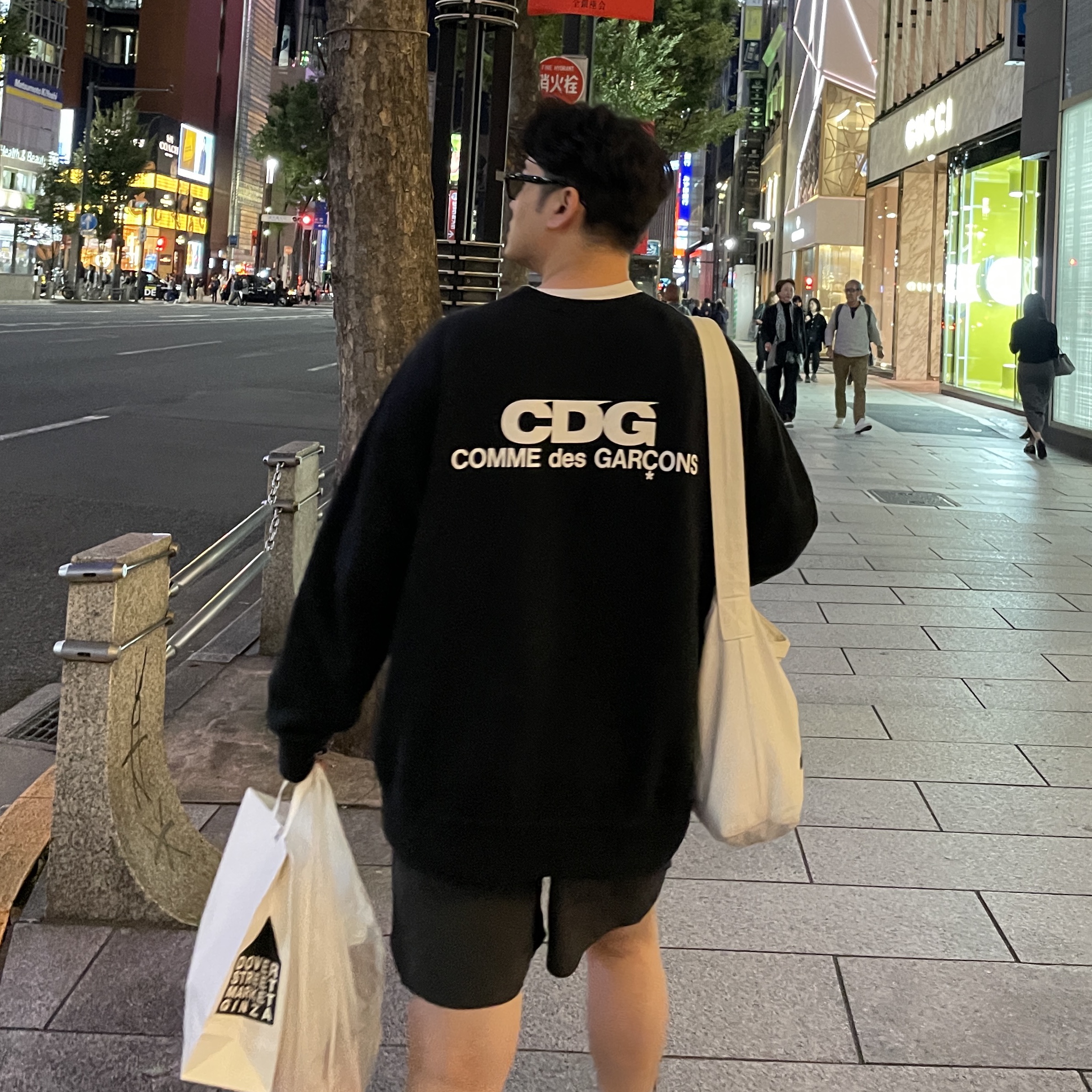 CDG Oversized Sweatshirt Black, (W) Essentials Crinkle Nylon Running Shorts Jet Black - 24SS 착용 스타일