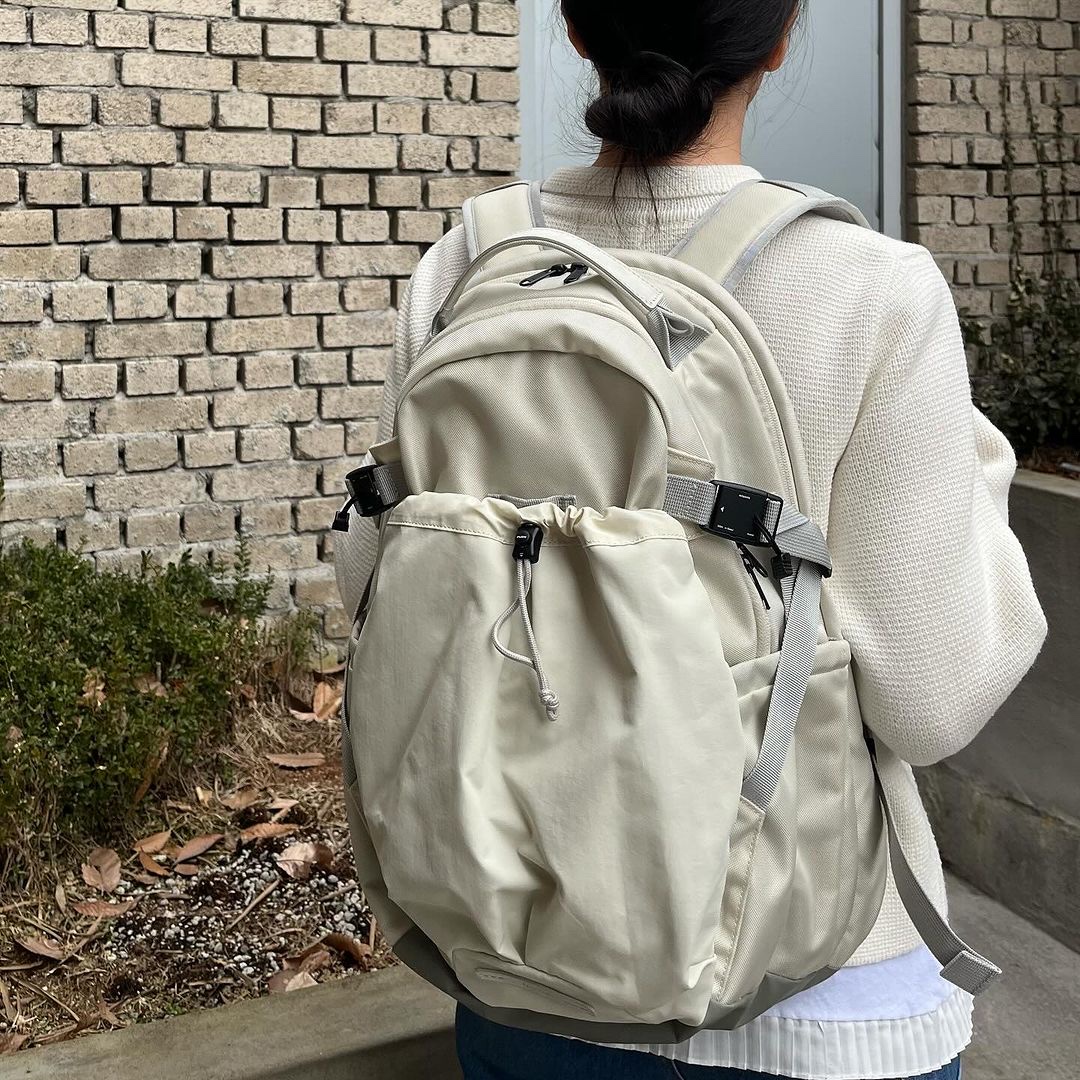 RAWROW Heavy Duty Backpack 811 811 Cream, RAWROW Heavy Duty Backpack 811 Black 착용 스타일 - 2