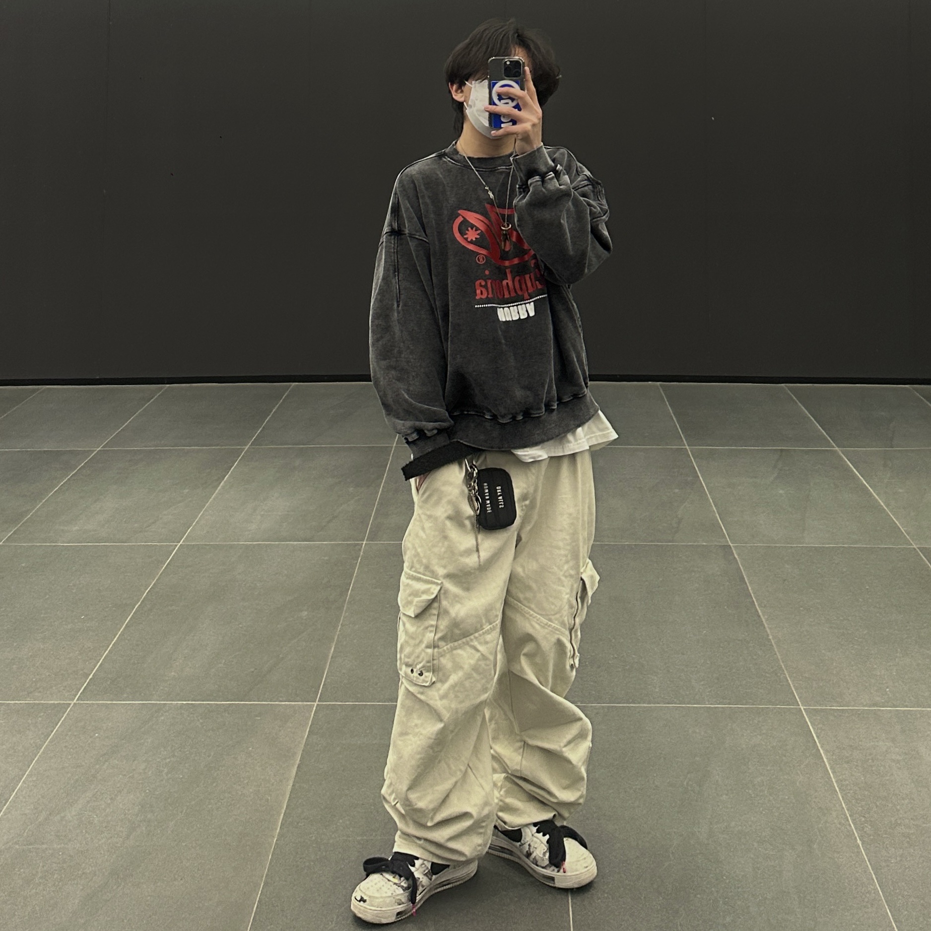 Nike x Peaceminusone Air Force 1 Low Para-Noise 2.0, Human Made Military Card Case Black 착용 스타일 - 2