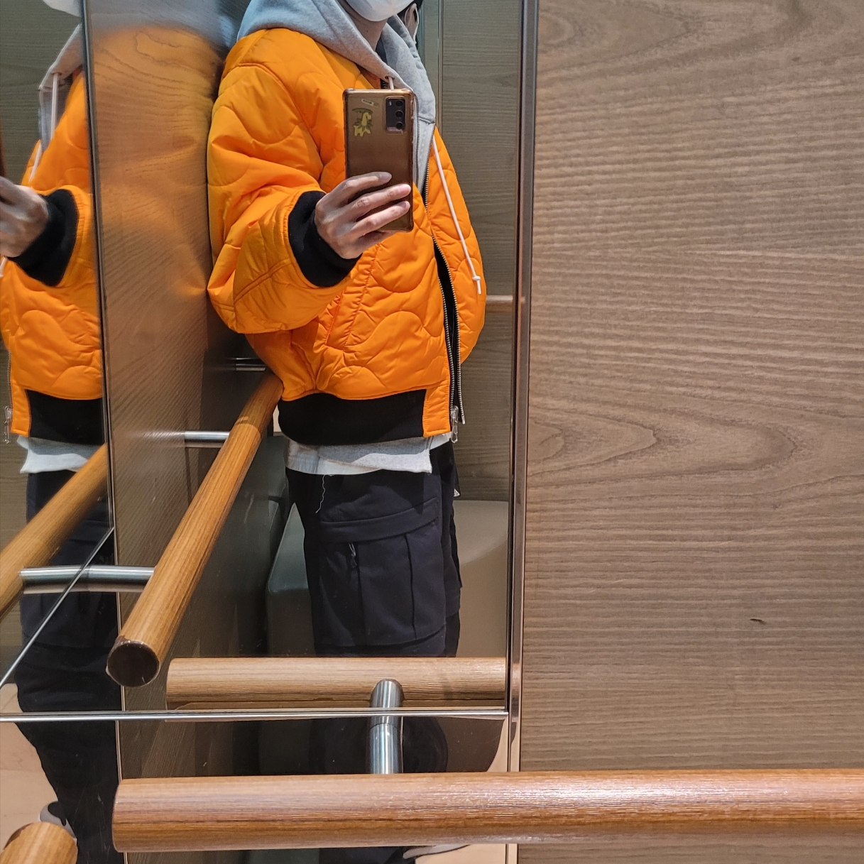 Stussy Built Reversible Bomber Jacket Black, Nike ACG Smith Summit Cargo Pants Black Anthracite - Asia 착용 스타일