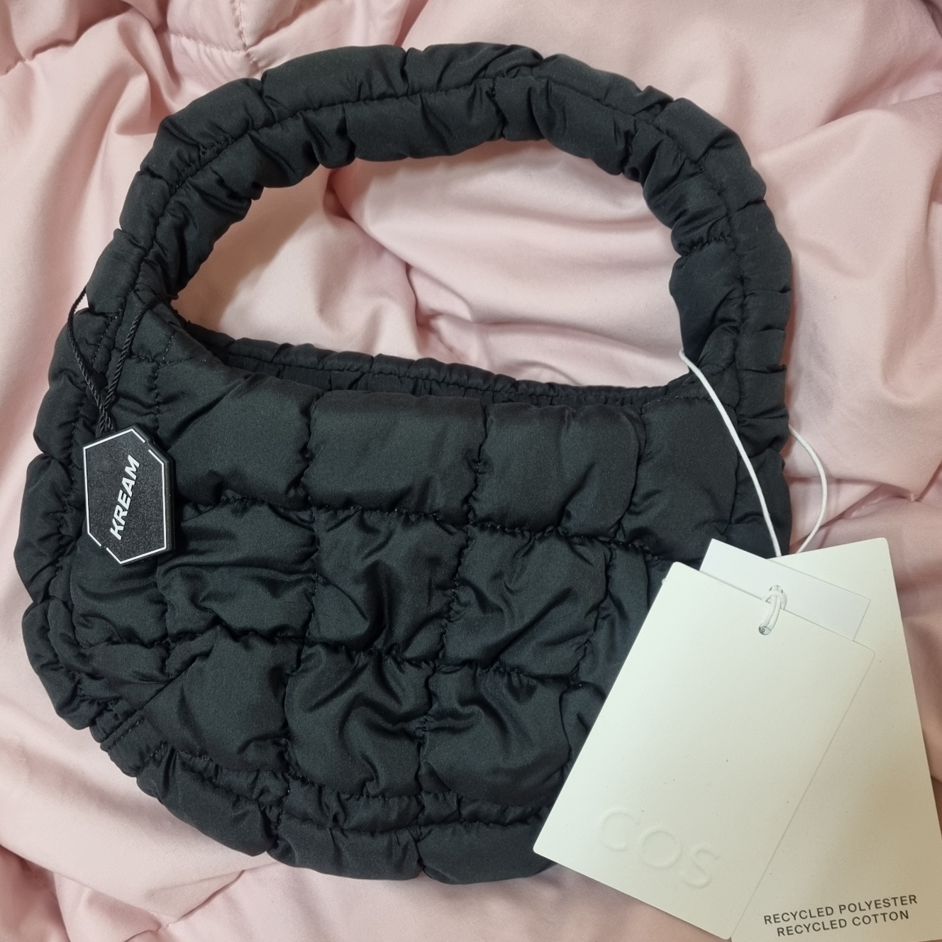 COS Quilted Micro Bag Black 착용 스타일