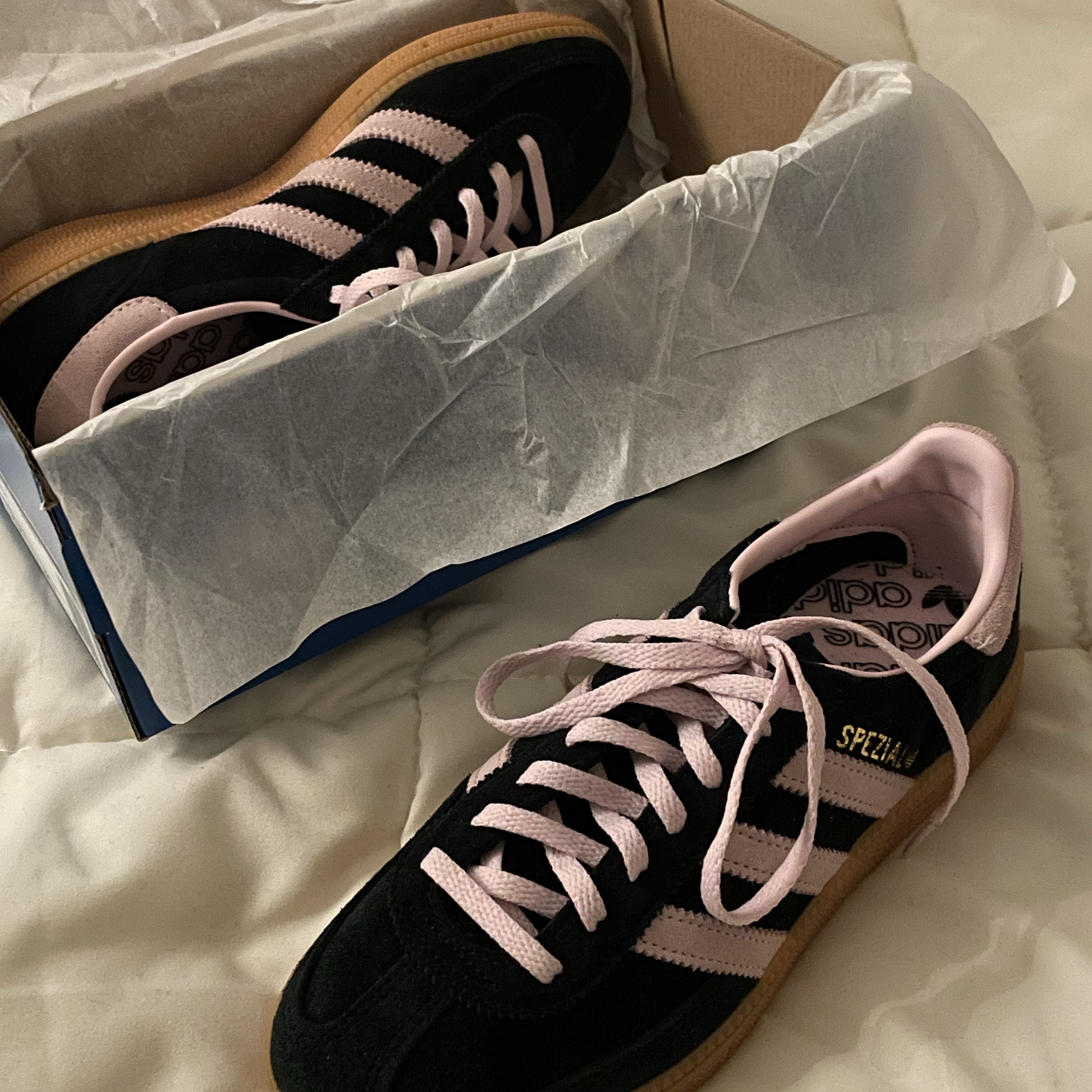 (W) Adidas Spezial Handball Core Black Clear Pink 착용 스타일