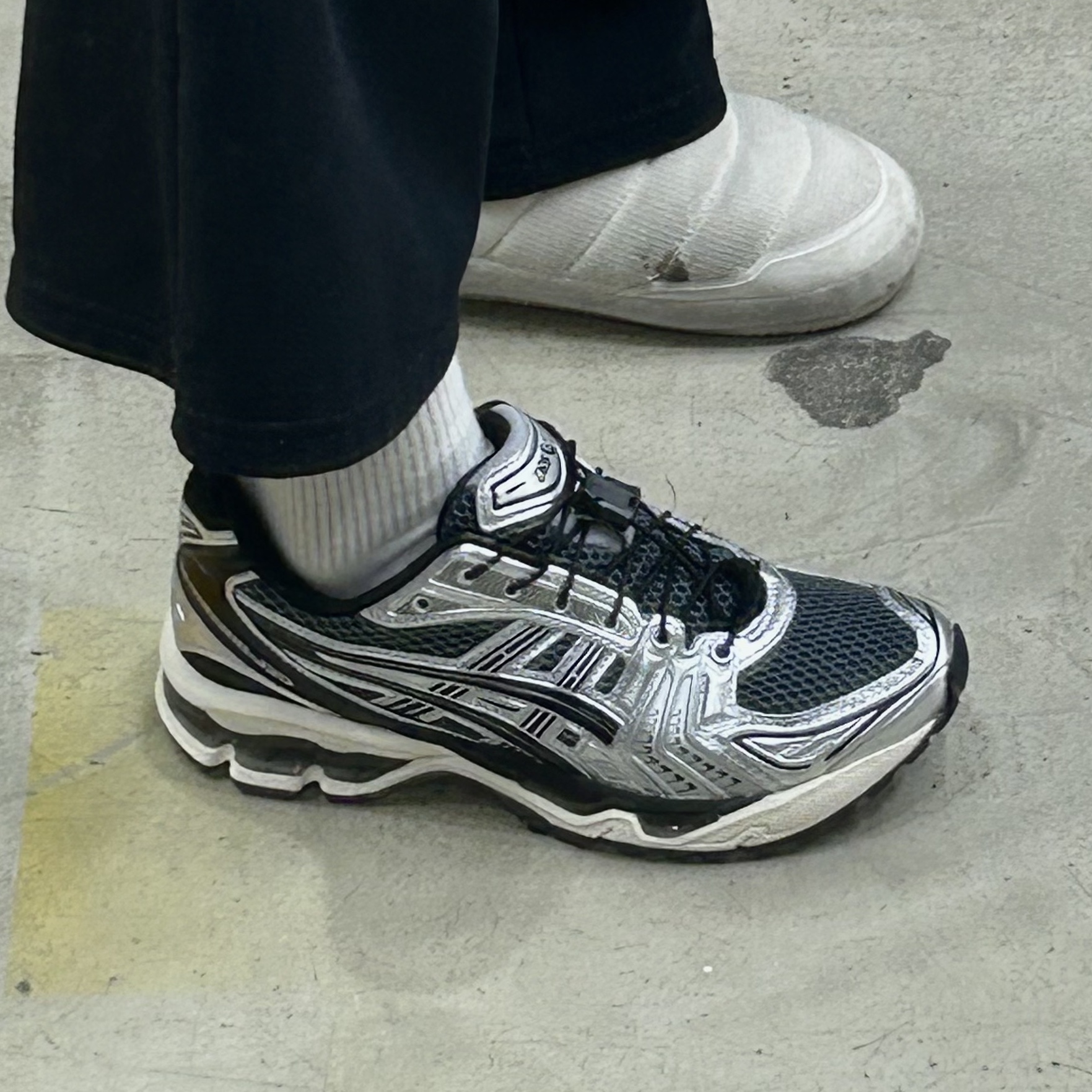 Asics Unlimited Gel-Kayano 14 Carrier Grey Black 착용 스타일 - 2