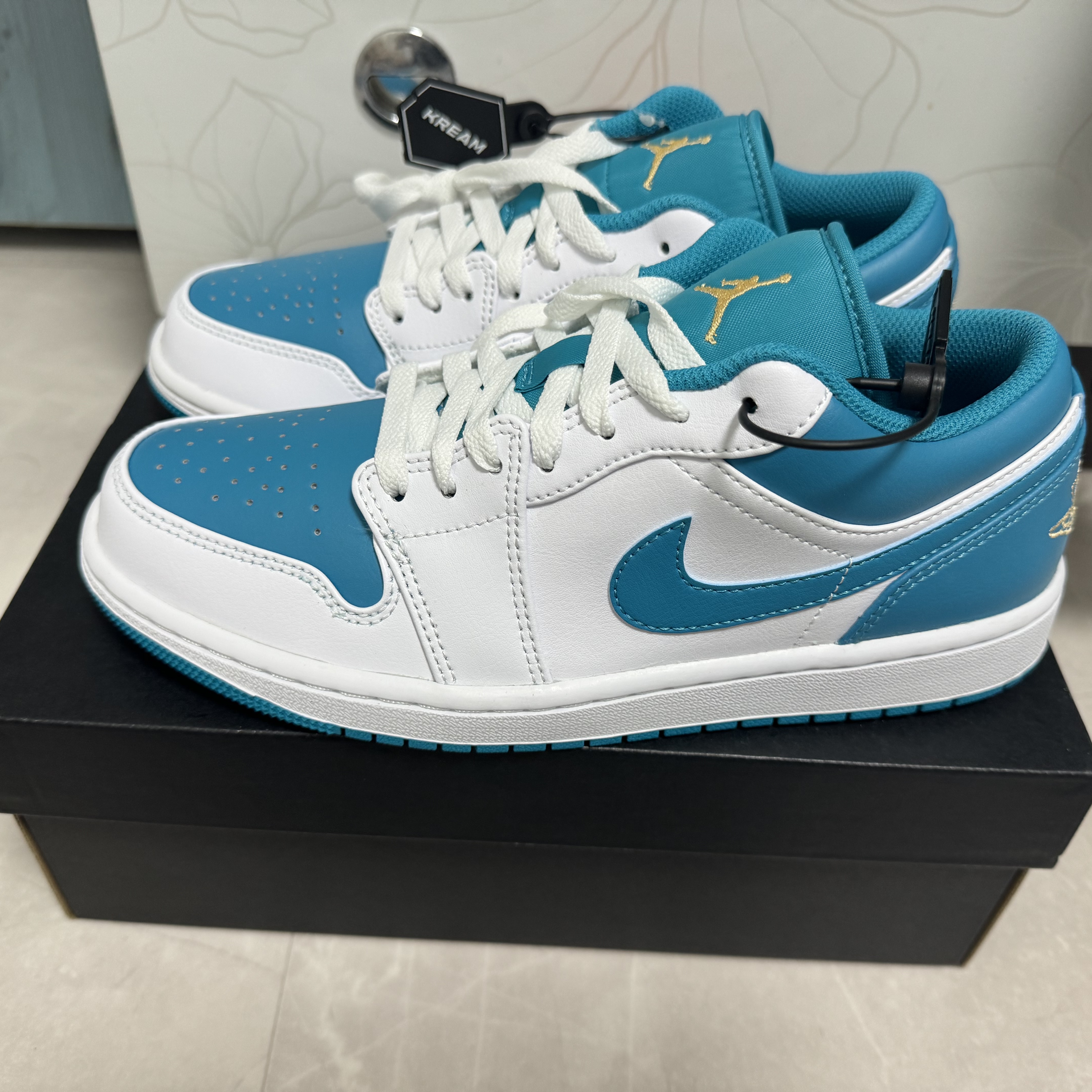 Jordan 1 Low White Aquatone 착용 스타일 - 2