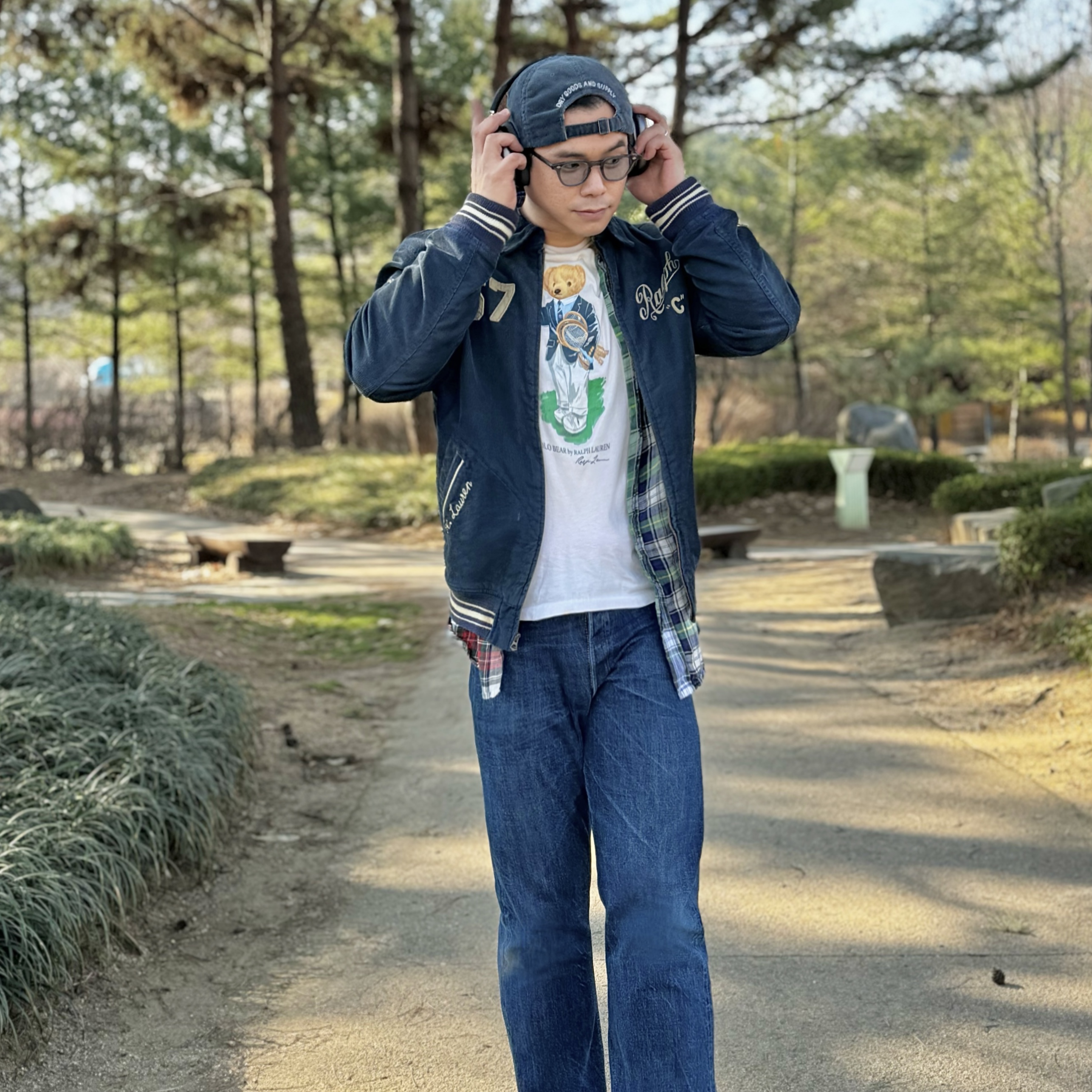 Apple AirPods Max Lightning Space Gray (Korean Ver.), Vans Authentic 44 DX Anaheim Factory OG Plaid Red 착용 스타일 - 3