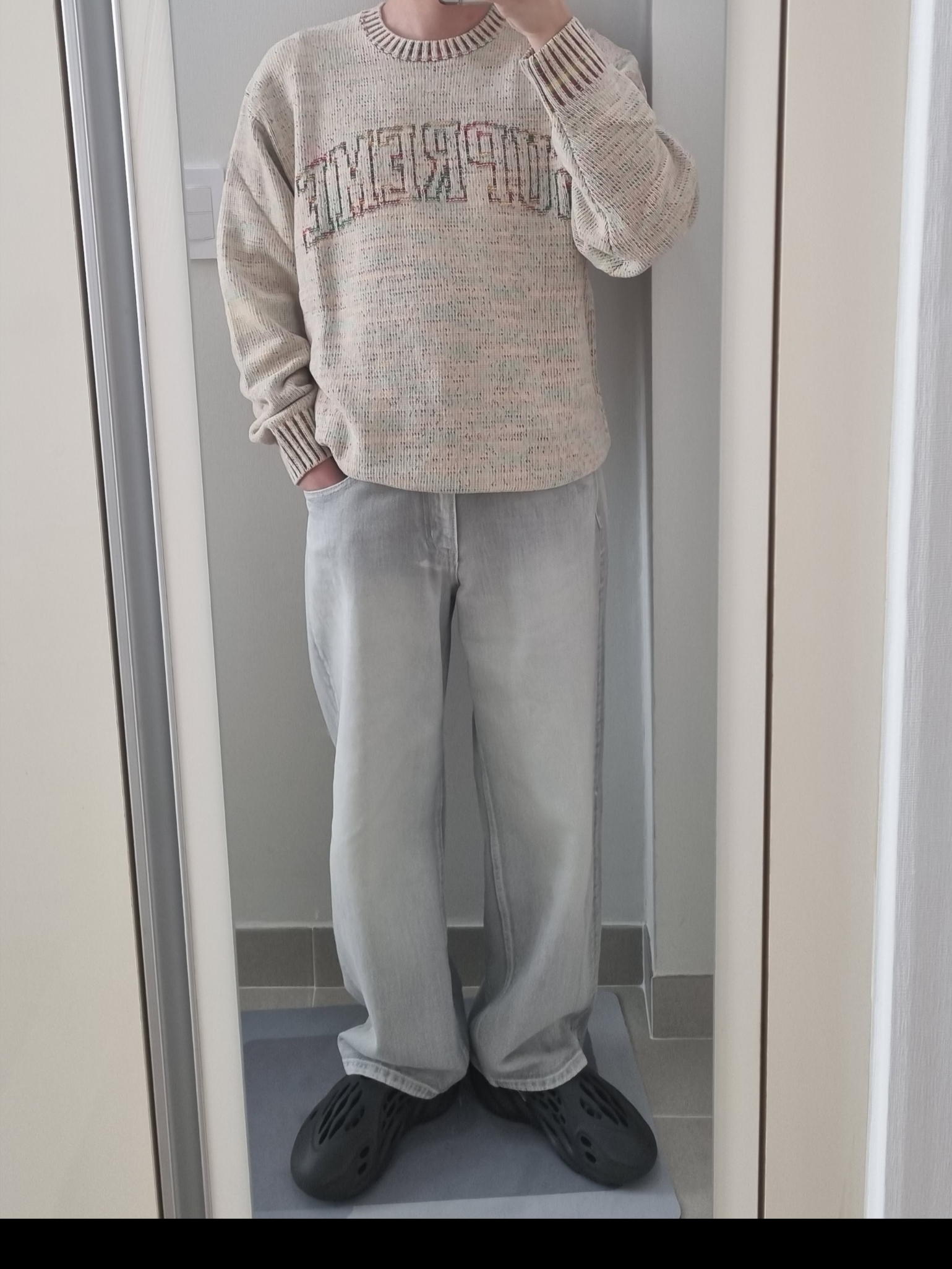 Supreme Contrast Arc Sweater White - 24SS 착용 스타일 - 1
