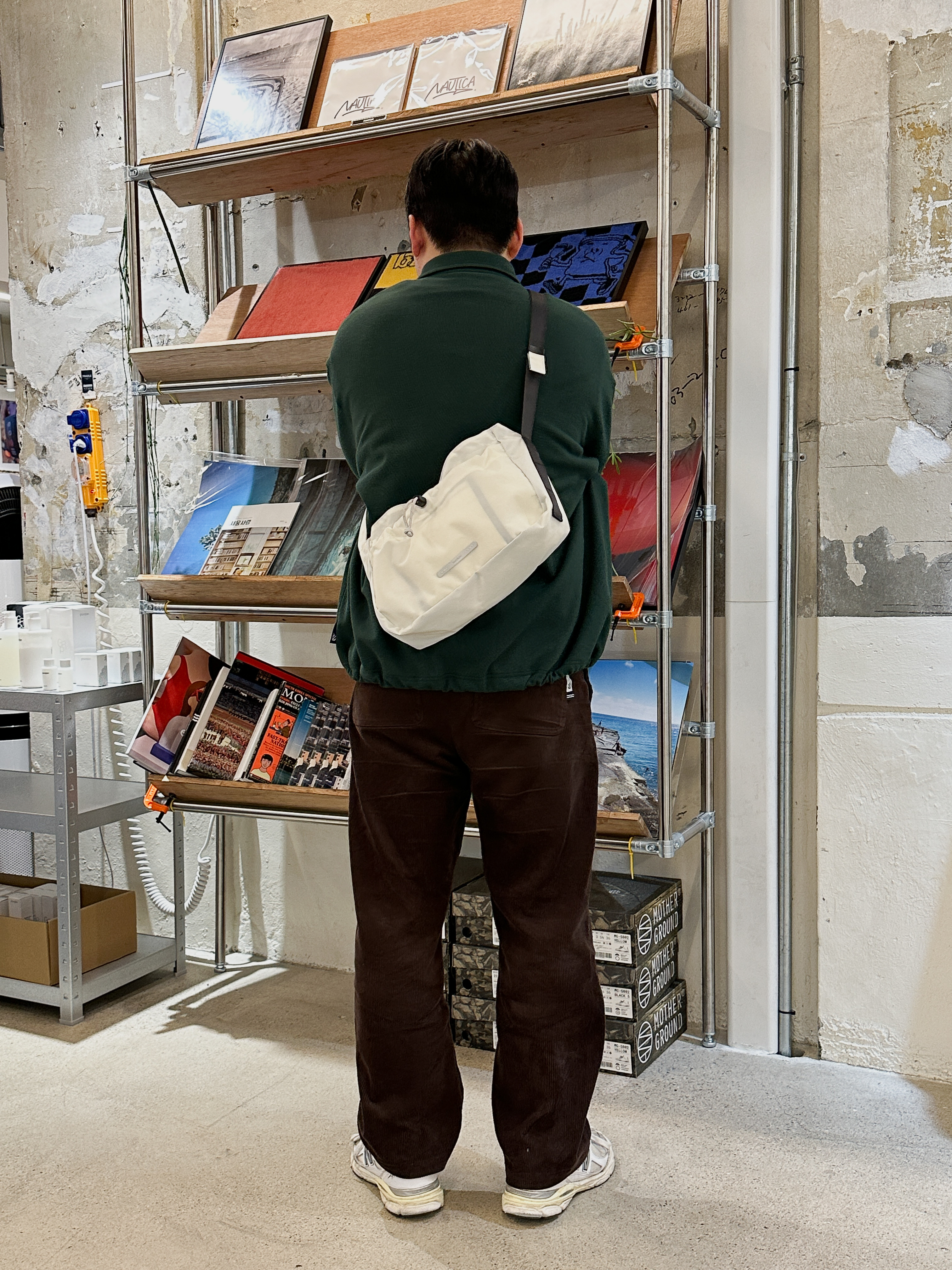 RAWROW City Walker Tote Khaki, String Puffer Cross 758 Sage Green 착용 스타일 - 5