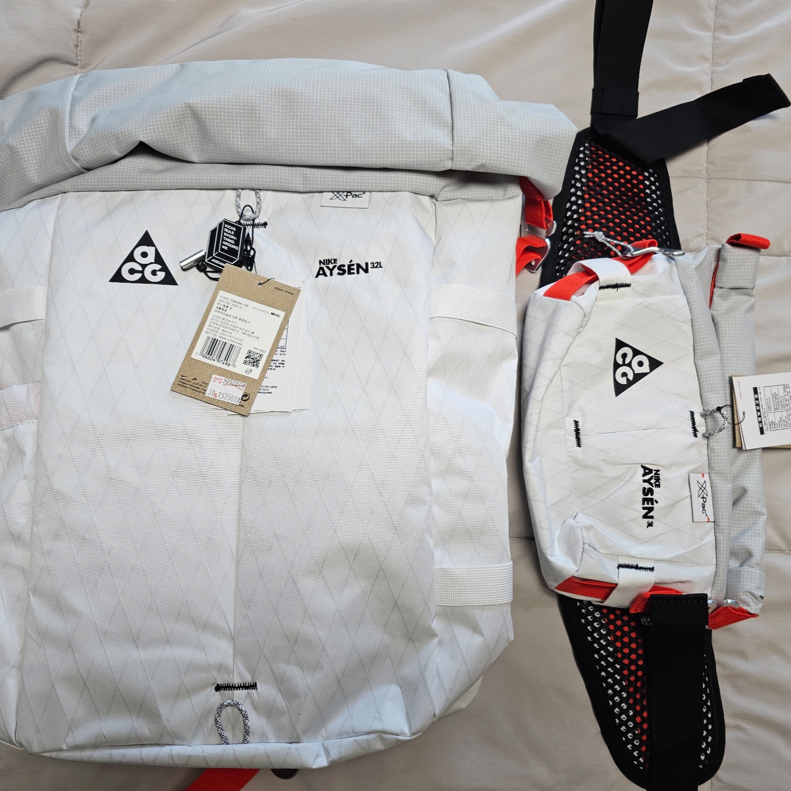 Nike ACG Aisen Daypack 32L White, Nike ACG Aisen Penny Pack 3L White Photon Dust 착용 스타일 - 2