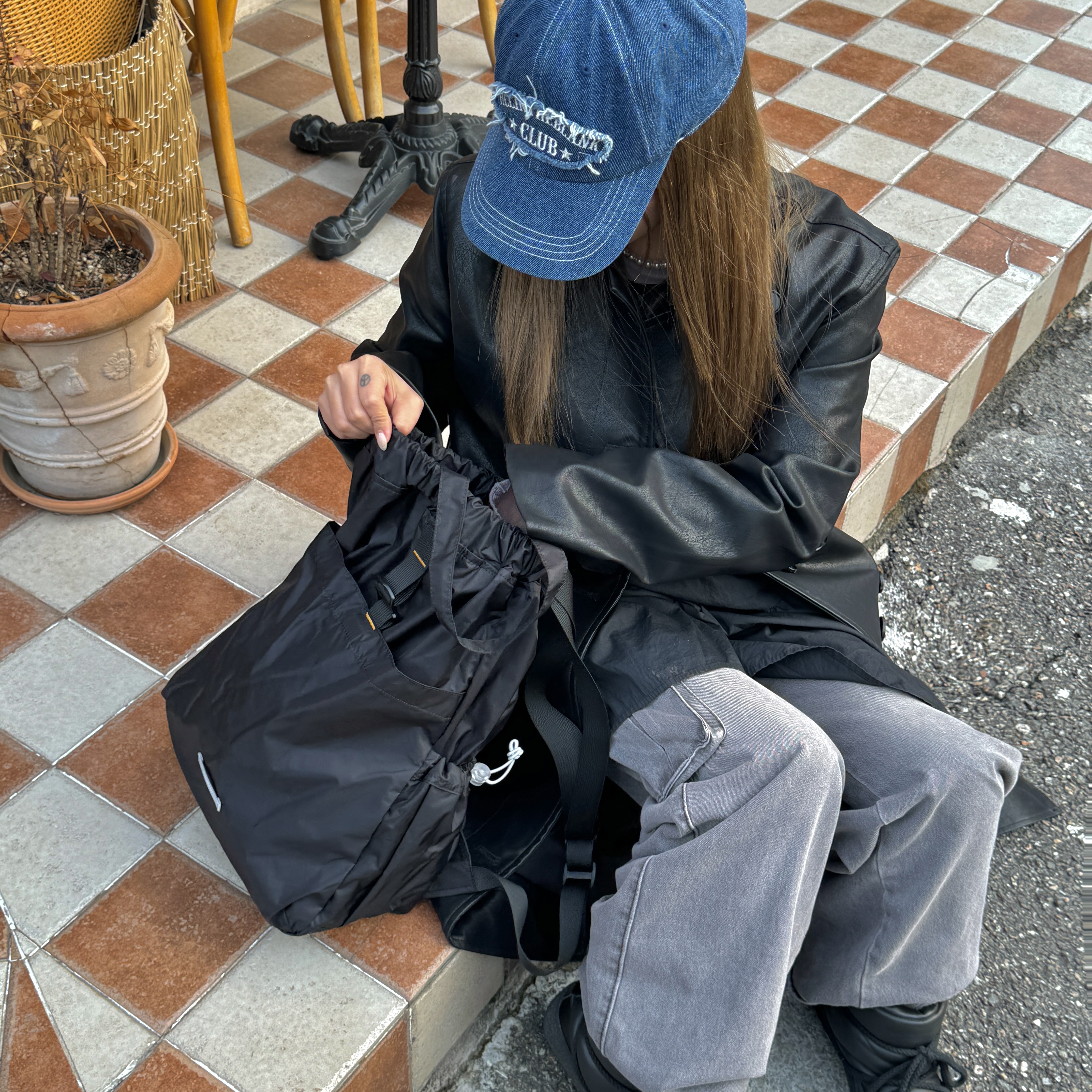 RAWROW Travel String Backpack Mini 720 Black 착용 스타일 - 2