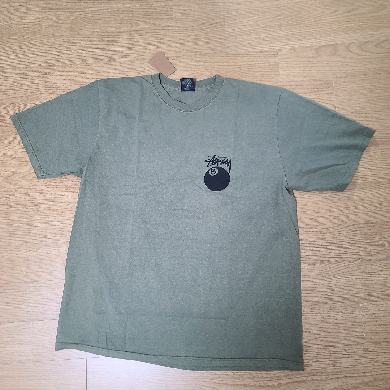 Stussy 8 Ball Pigment Dyed T-Shirt Olive 착용 스타일 - 1
