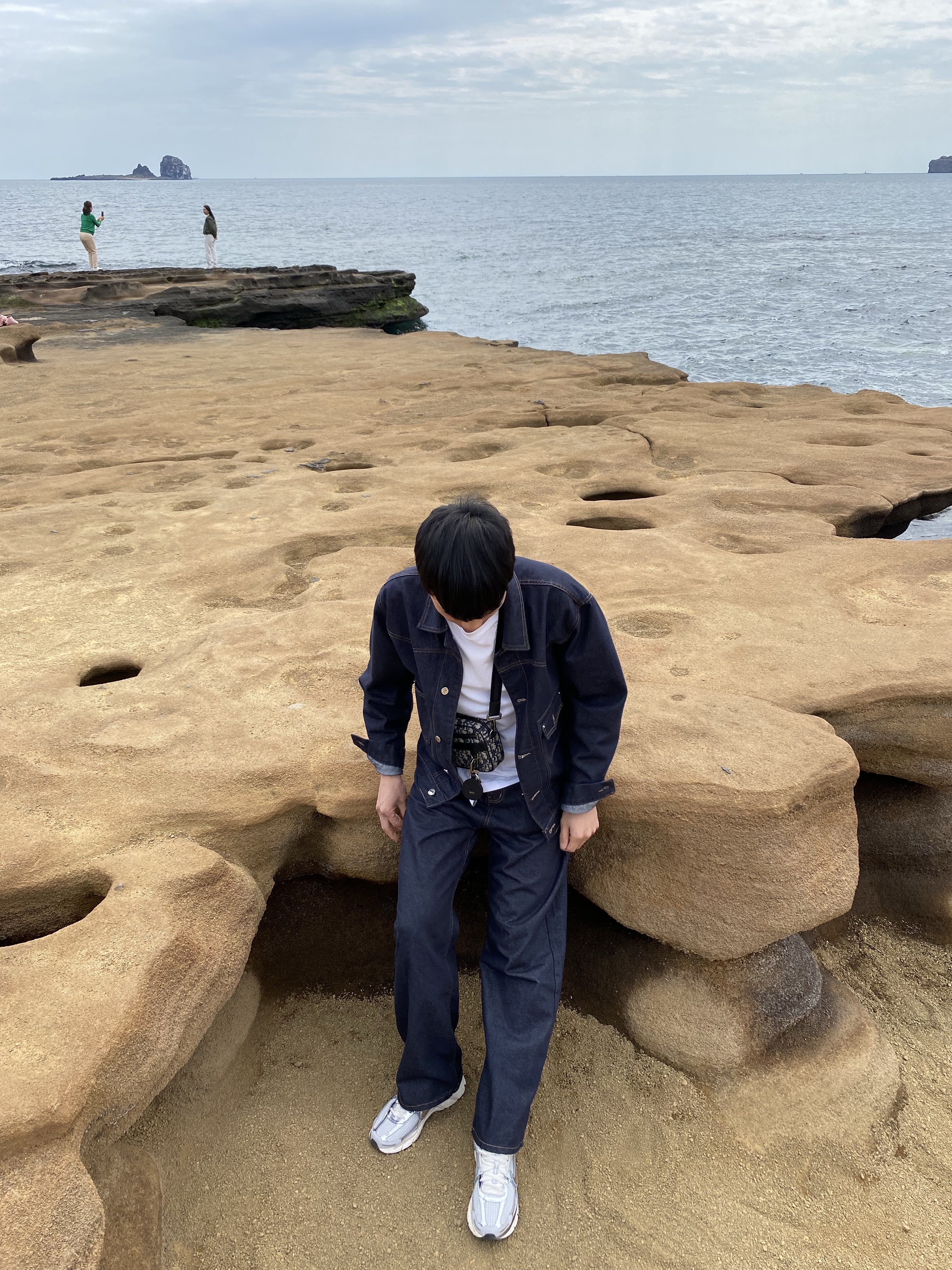 (W) Nike Zoom Vomero 5 Photon Dust and Metallic Silver, Dior Safari Mini Messenger Bag Dior Oblique Jacquard Beige Black 착용 스타일