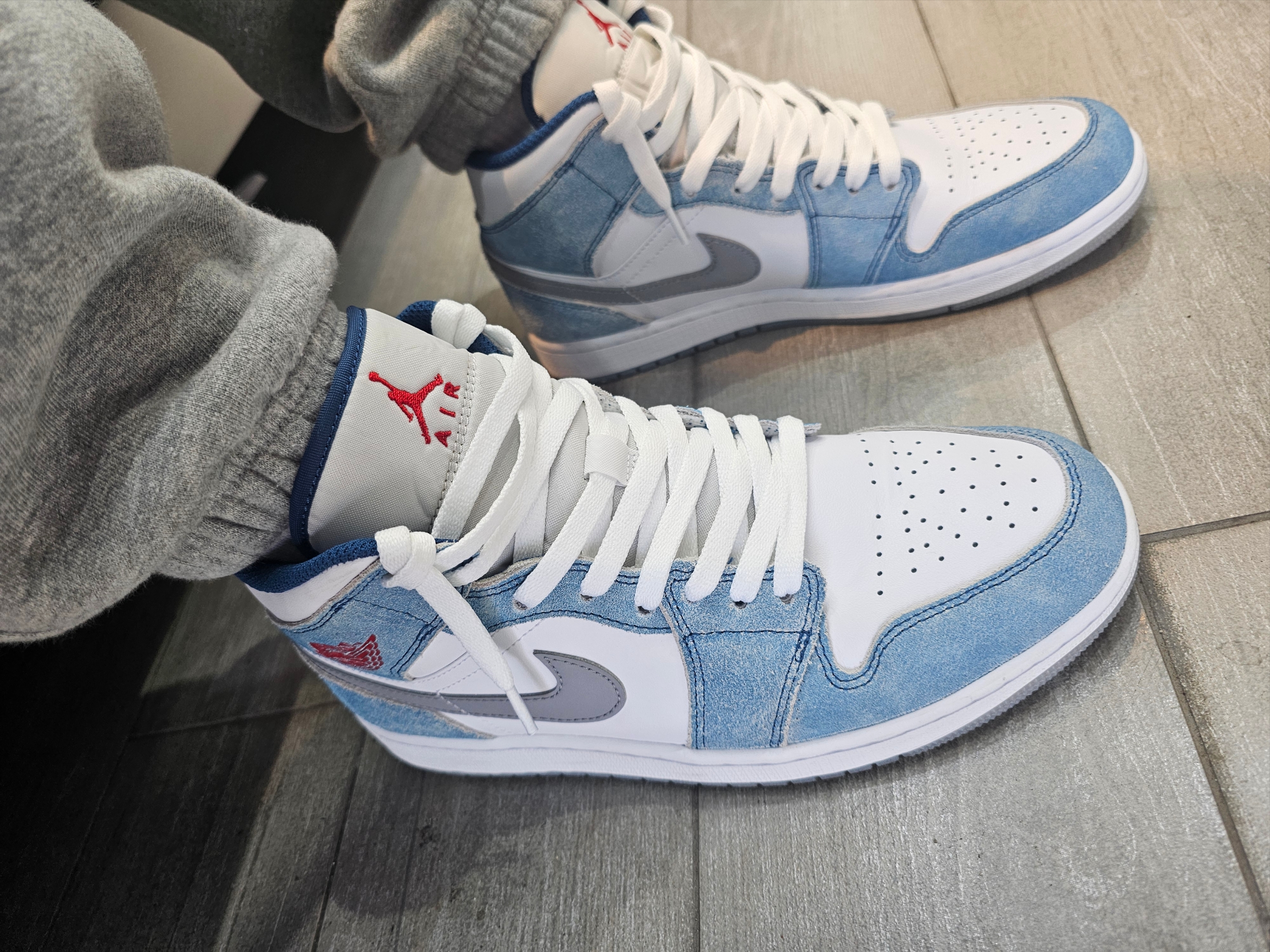 Jordan 1 Mid SE French Blue Fire Red 착용 스타일