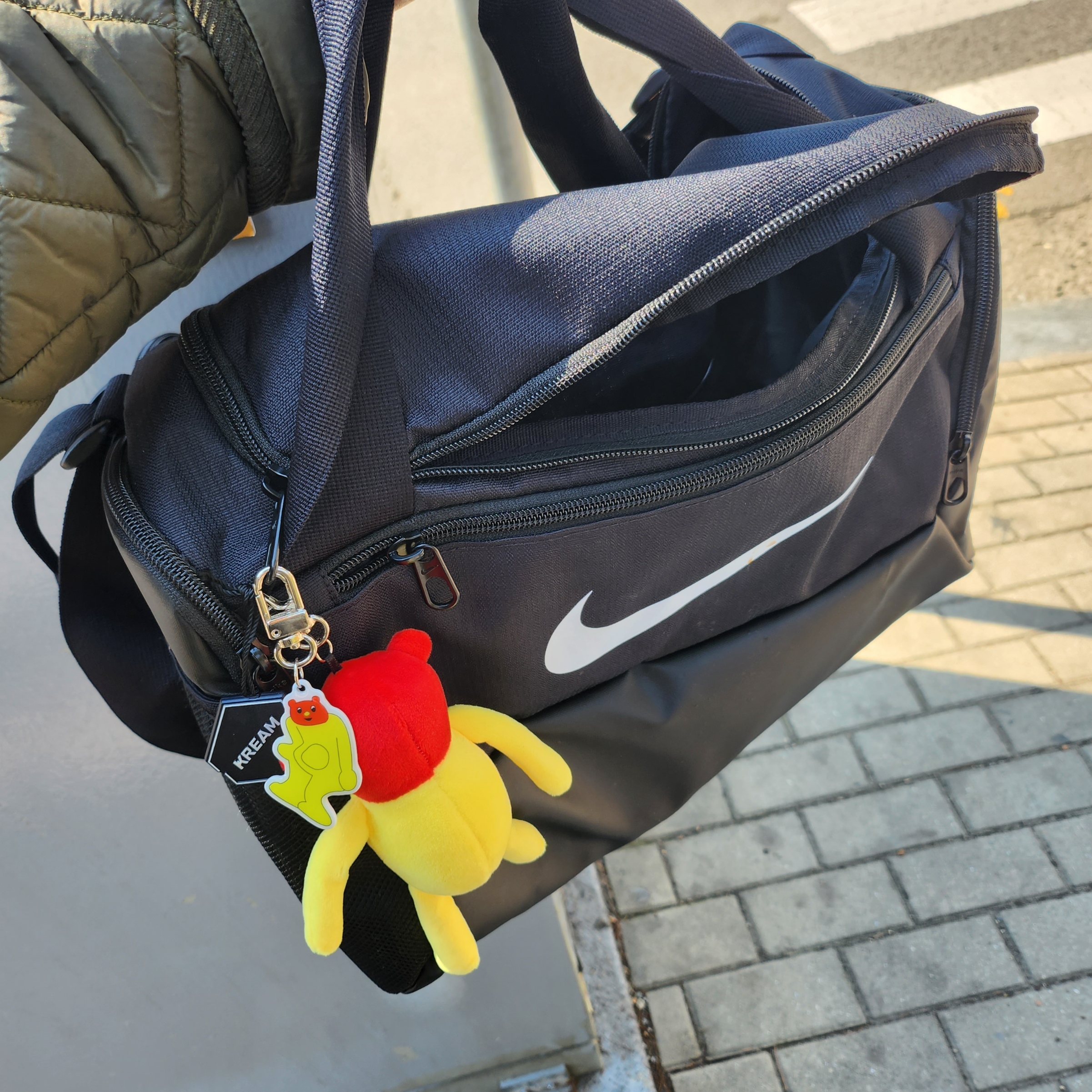 Nike Brasilia 9.5 Training Duffle Bag Extra Small 25L Black 착용 스타일 - 2