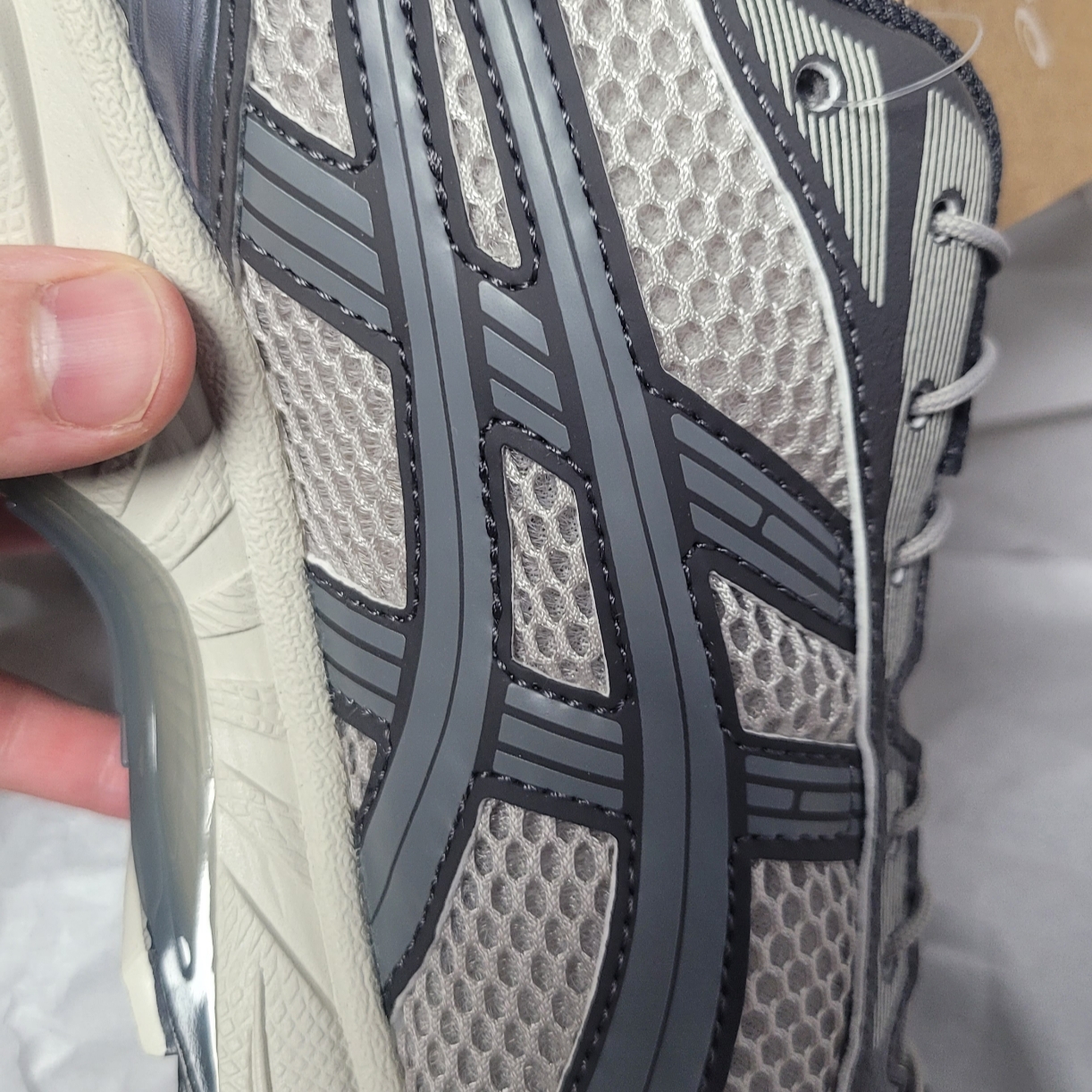 Asics Unlimited Gel-Kayano 14 Oyster Grey Clay Grey 착용 스타일 - 1