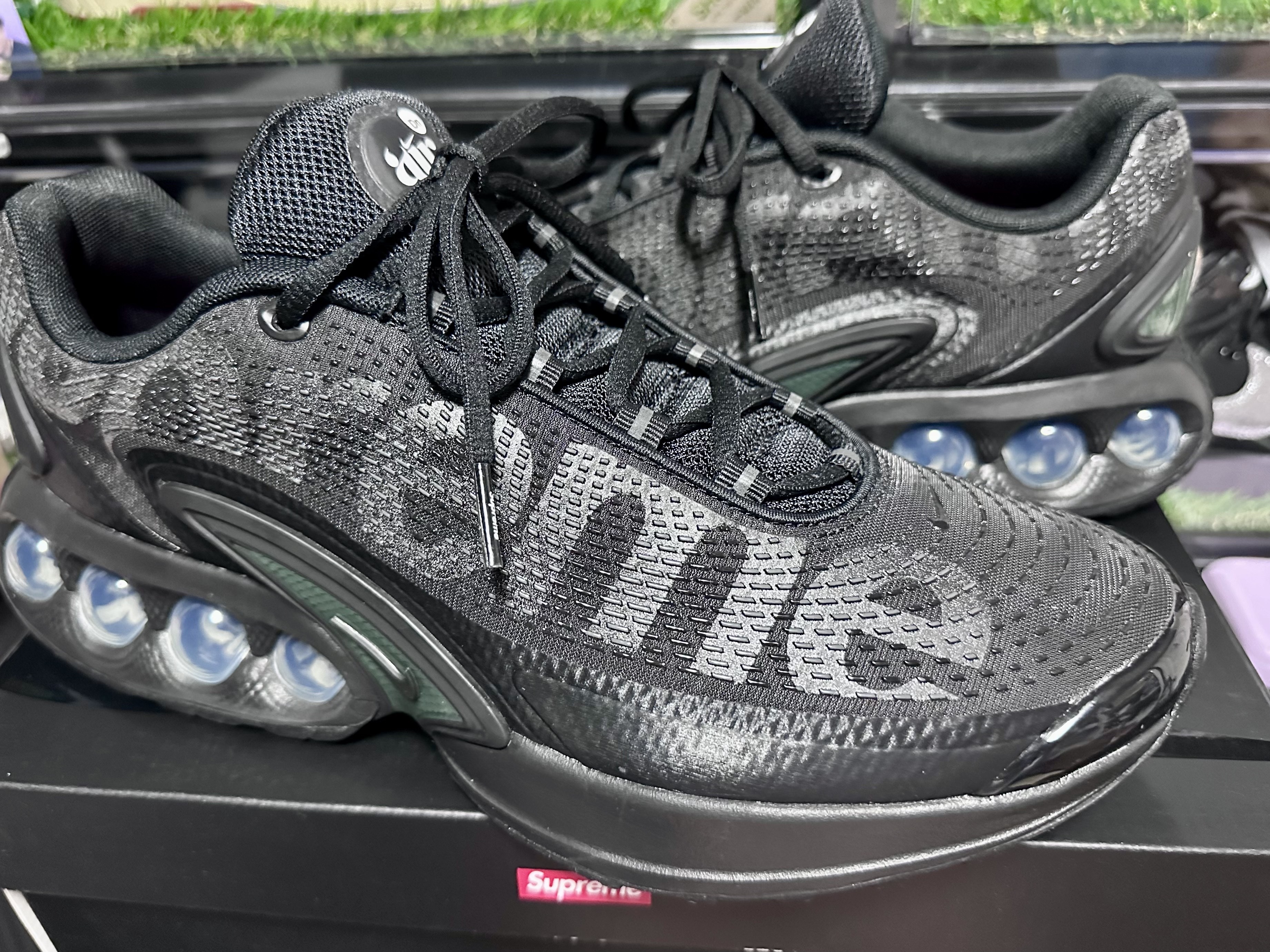Nike x Supreme Air Max DN SP Black Galactic Jade 착용 스타일 - 1