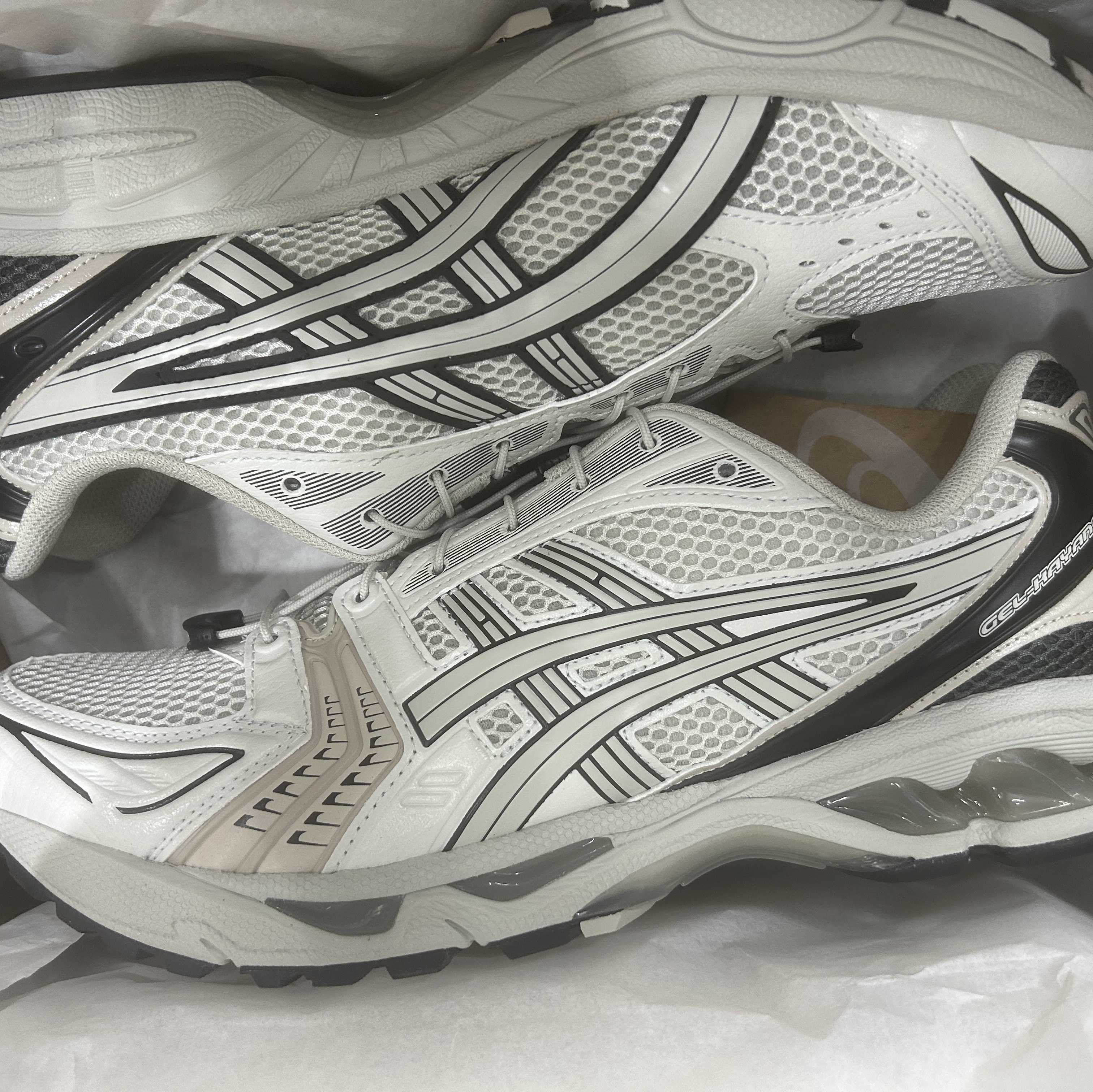 Asics Unlimited Gel-Kayano 14 Smoke Grey 착용 스타일