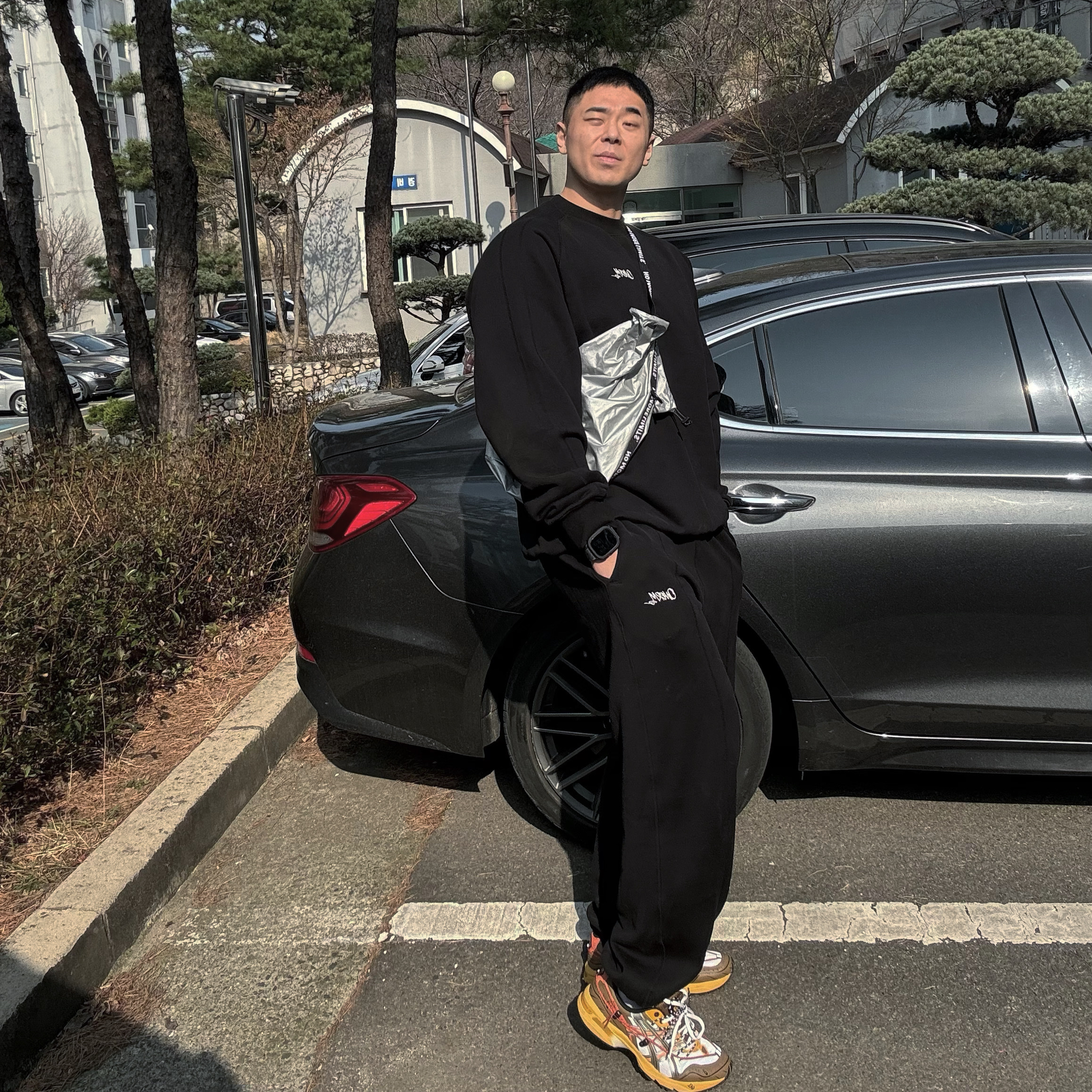 ONERM Essential Sweatshirt Black, ONERM Essential Sweatpants Black 착용 스타일
