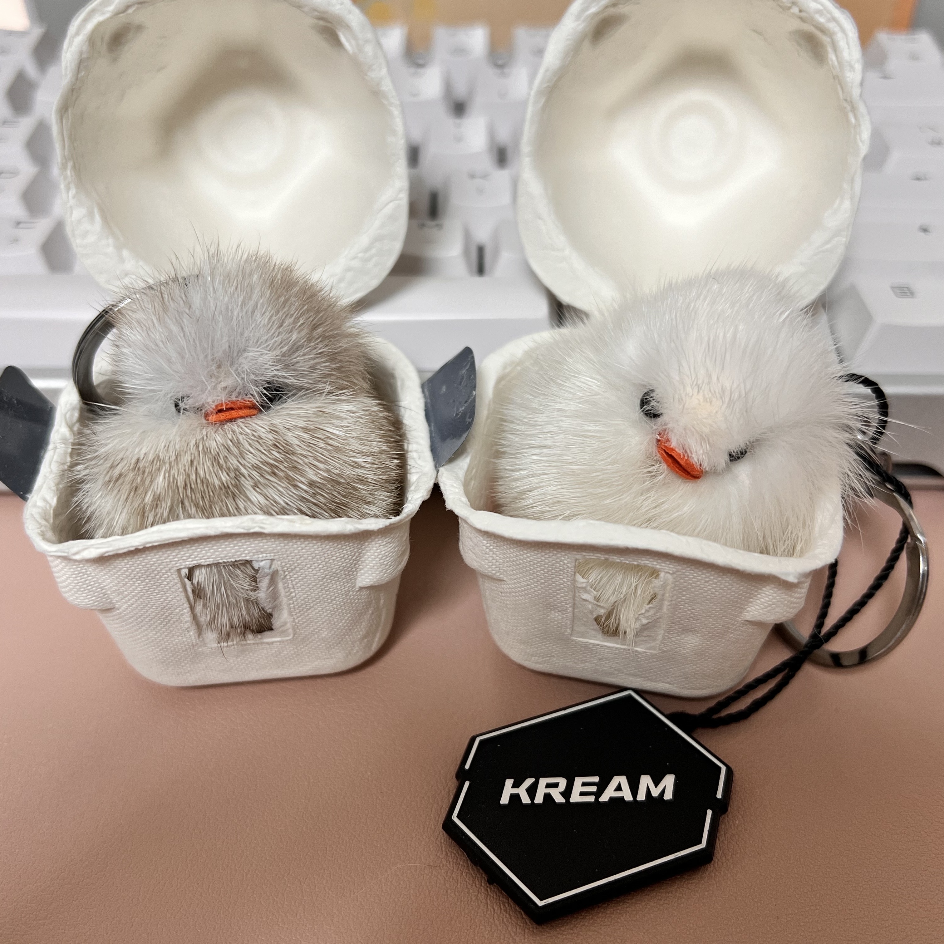 Cosymosy Baby Bird Keyring White, Cosymosy Baby Bird Keyring Gray 착용 스타일