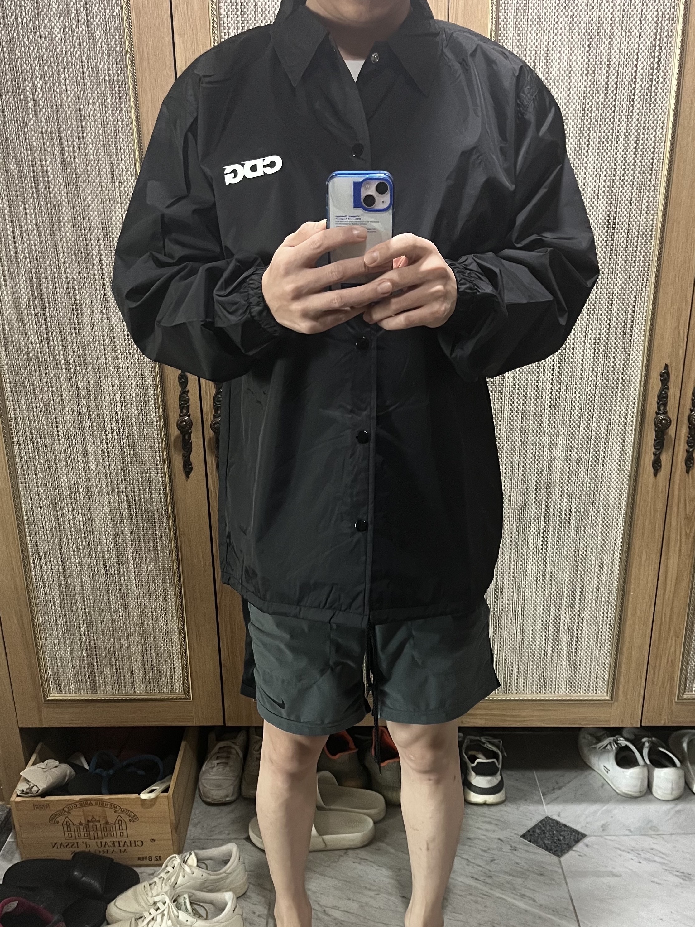 CDG Coach Jacket5 Black 착용 스타일