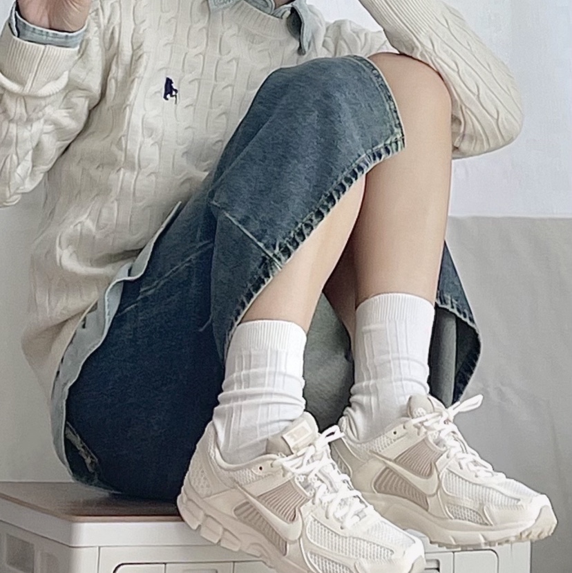 (W) Nike Zoom Vomero 5 Pale Ivory Sanddrift 착용 스타일