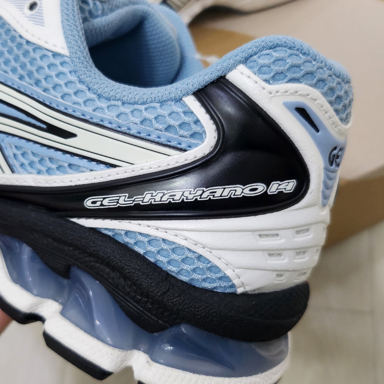 Asics Unlimited Gel-Kayano 14 Mist Cream 착용 스타일 - 3