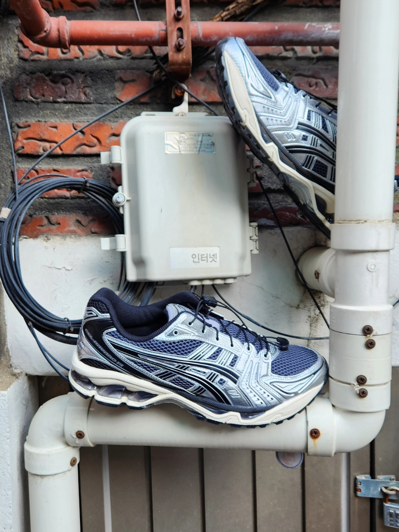 Asics Unlimited Gel-Kayano 14 Carrier Grey Black 착용 스타일 - 1
