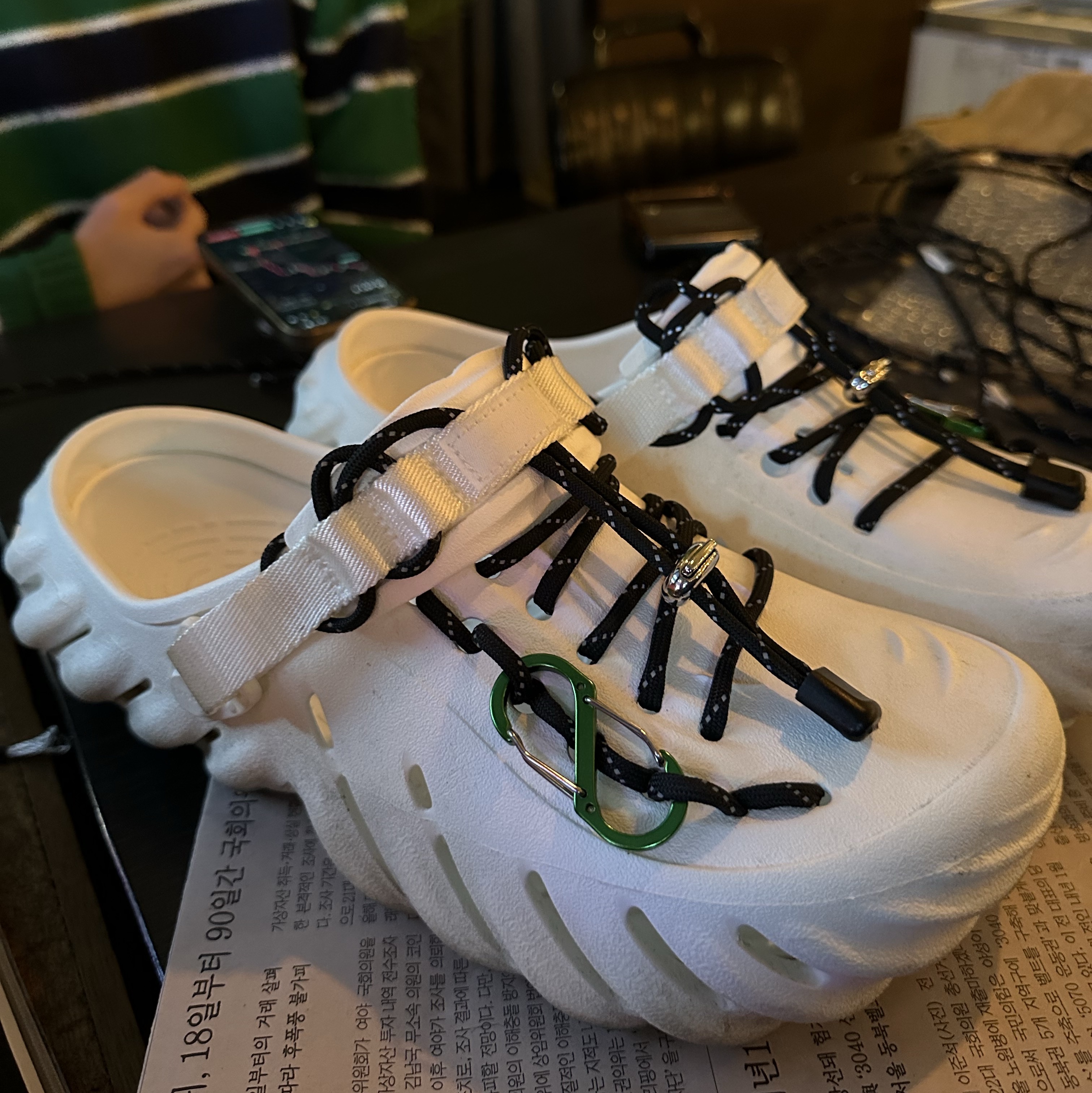 Crocs Echo Clog White 착용 스타일 - 2